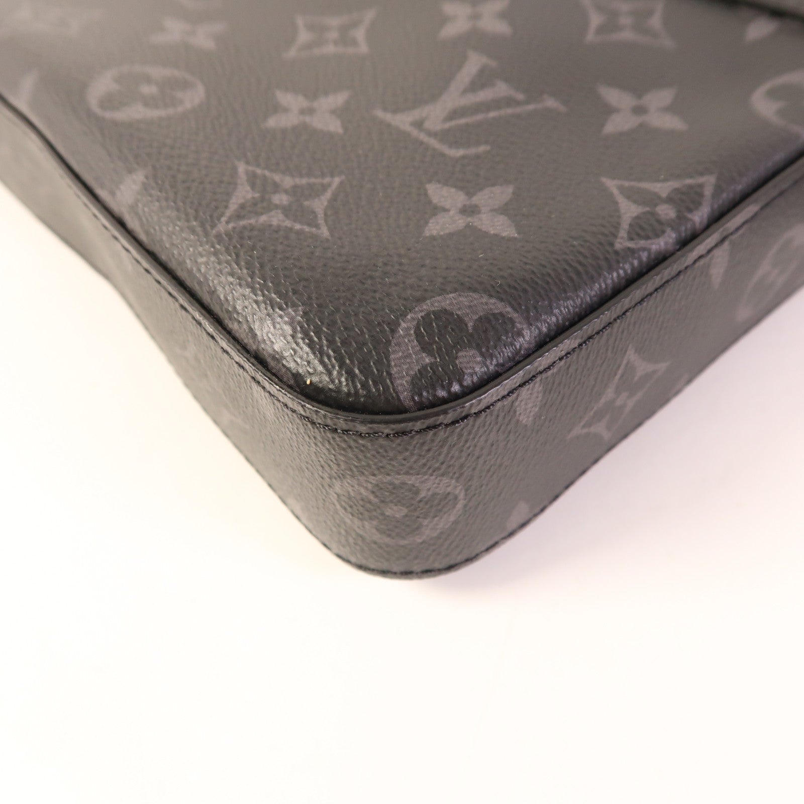 LOUIS VUITTON Monogram Eclipse Reverse Trio Messenger銀扣肩背袋灰色