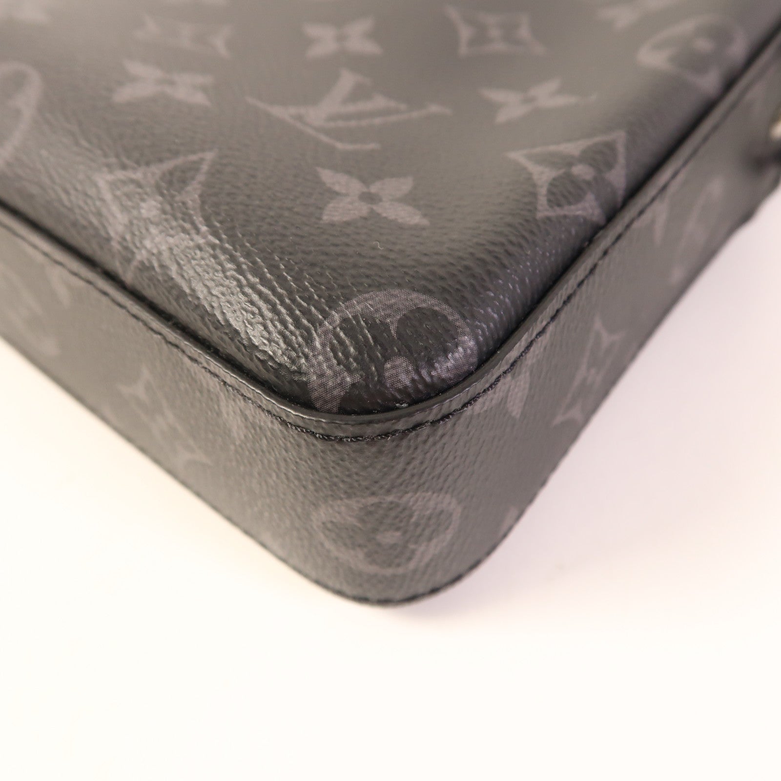 LOUIS VUITTON Monogram Eclipse Reverse Trio Messenger銀扣肩背袋灰色