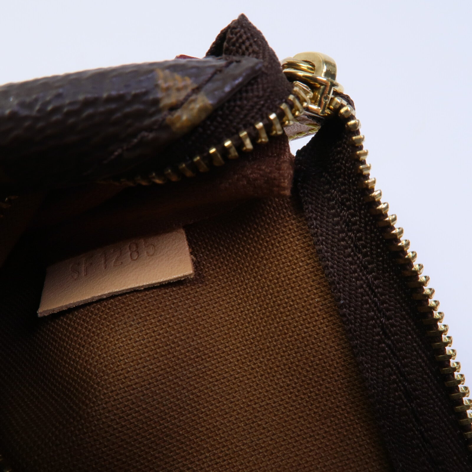 LOUIS VUITTON Monogram Mini Pochette Accessoires鏈帶手挽袋