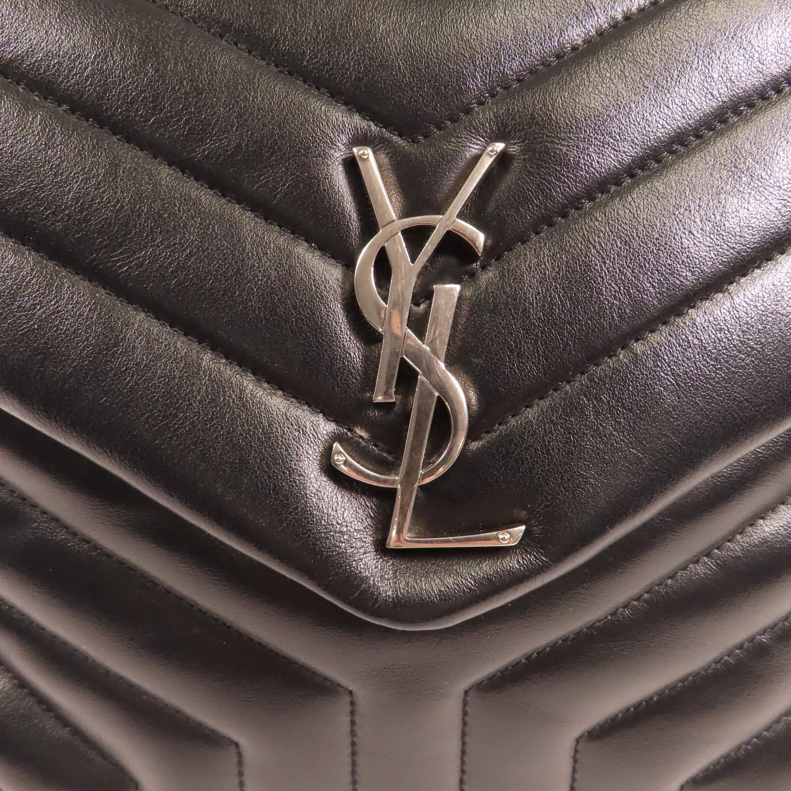 YVES SAINT LAURENT 羊皮皮革Lou Lou Chain Shoulder銀扣肩背袋