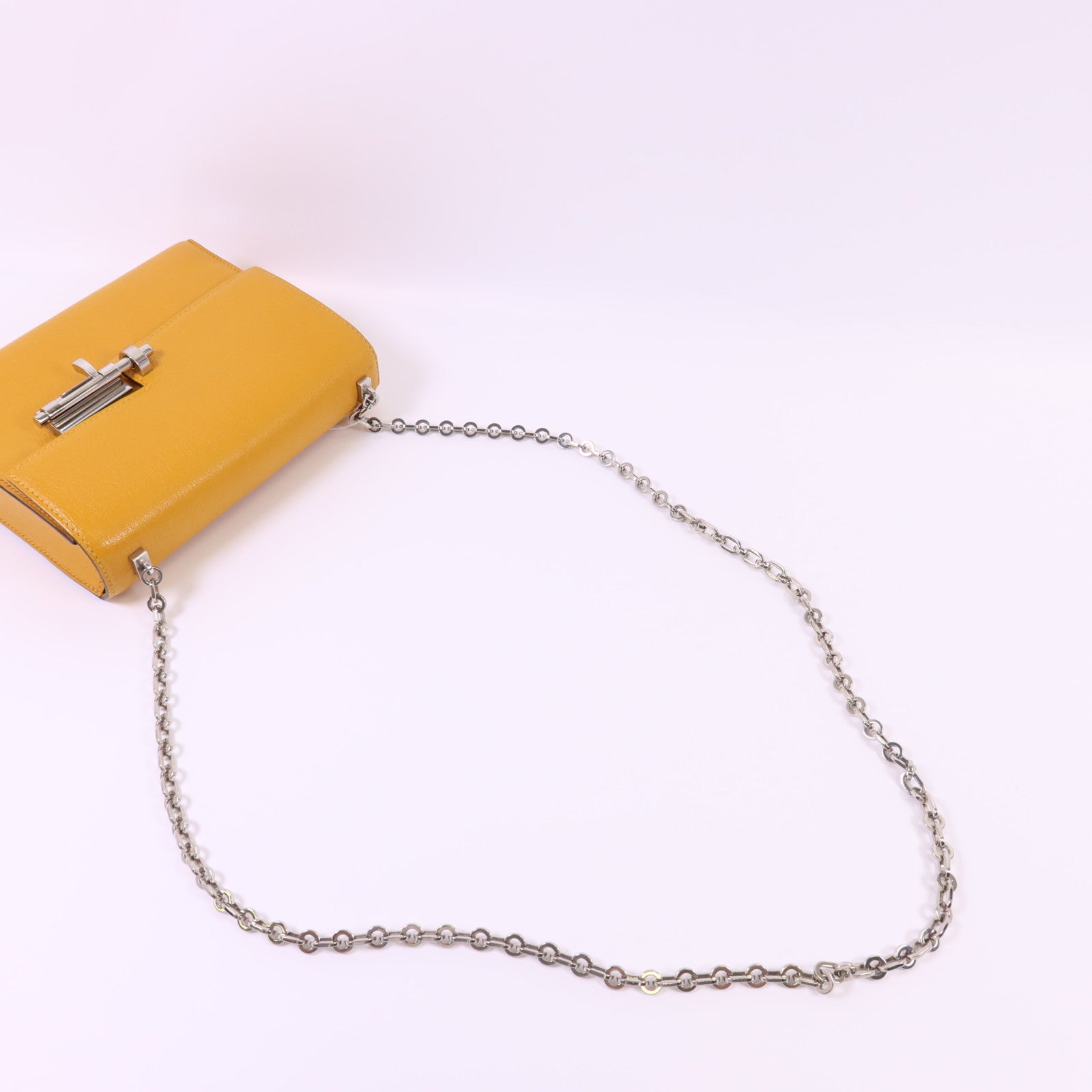 HERMES Chevre皮革Verrou Mini銀扣鏈帶肩背袋Jaune Ambre