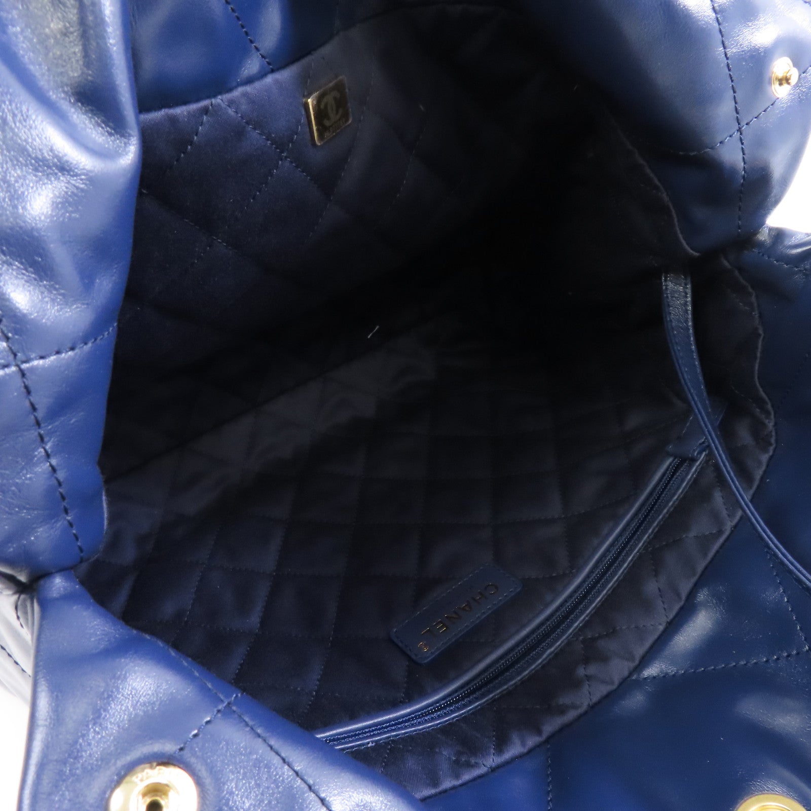 CHANEL 菱格牛皮皮革Chanel 22 Small金扣鏈帶肩背袋藍色