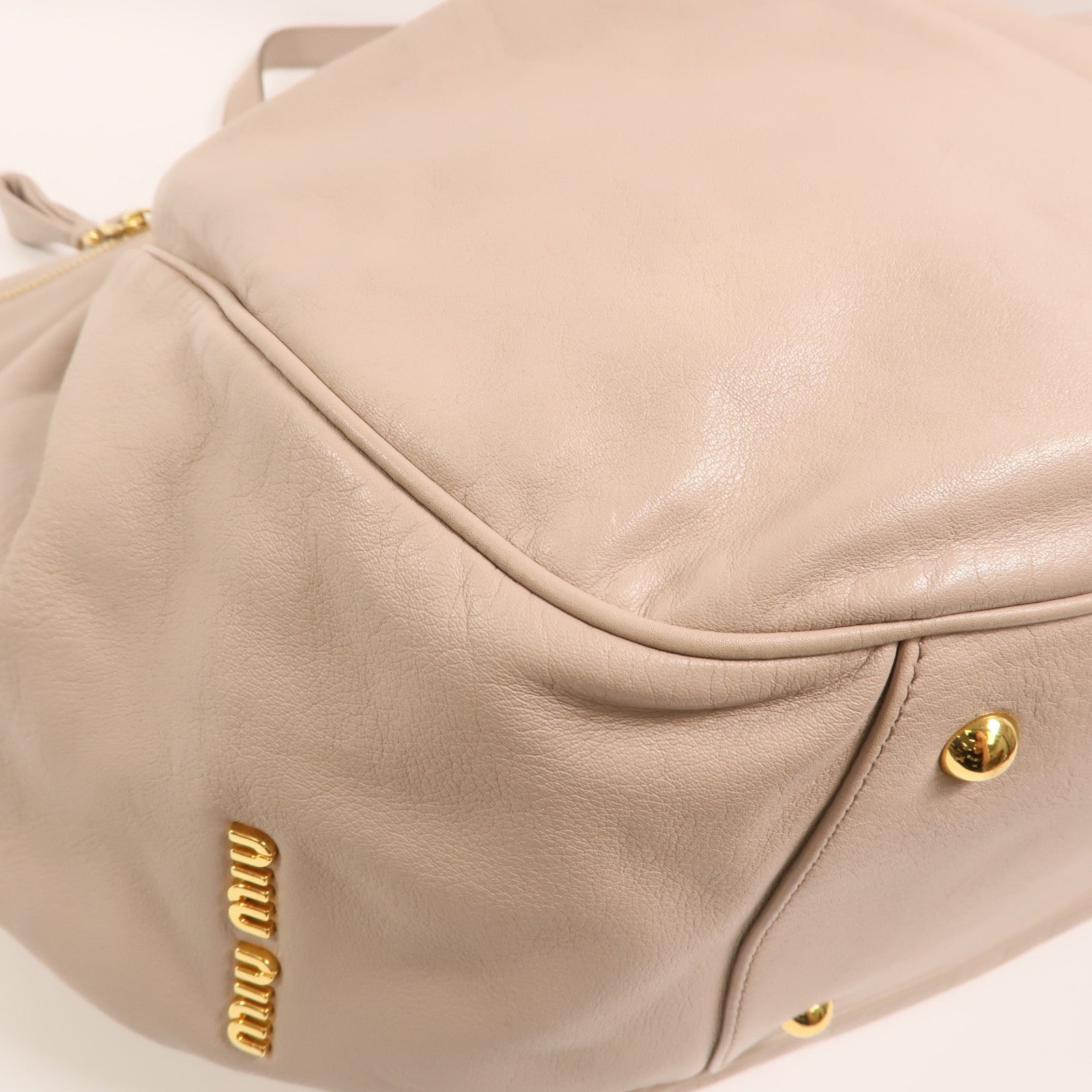 Miu Miu 牛皮皮革Vitello Lux Hobo金扣手挽袋