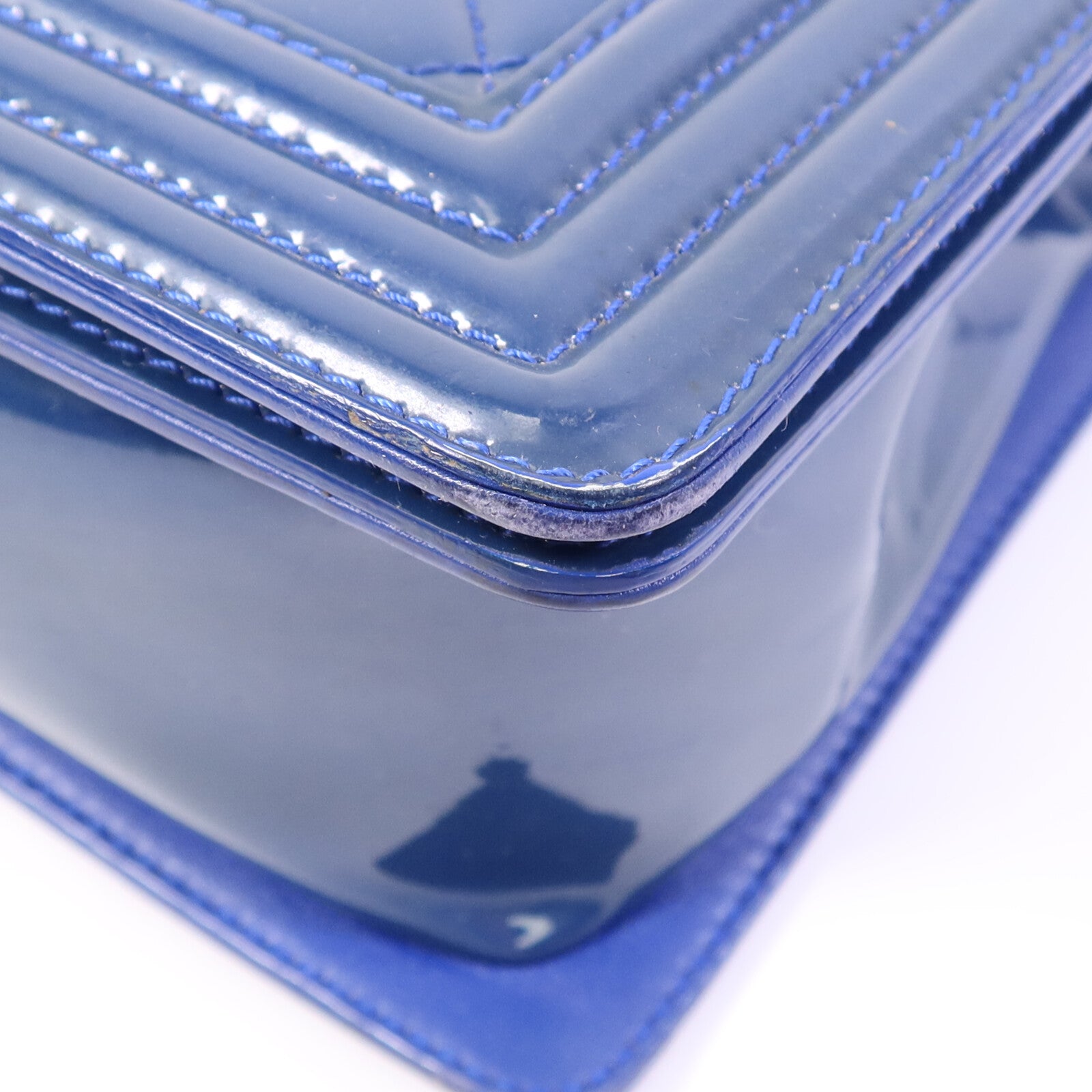 CHANEL 漆皮皮革Boy 28銀扣鏈帶肩背袋