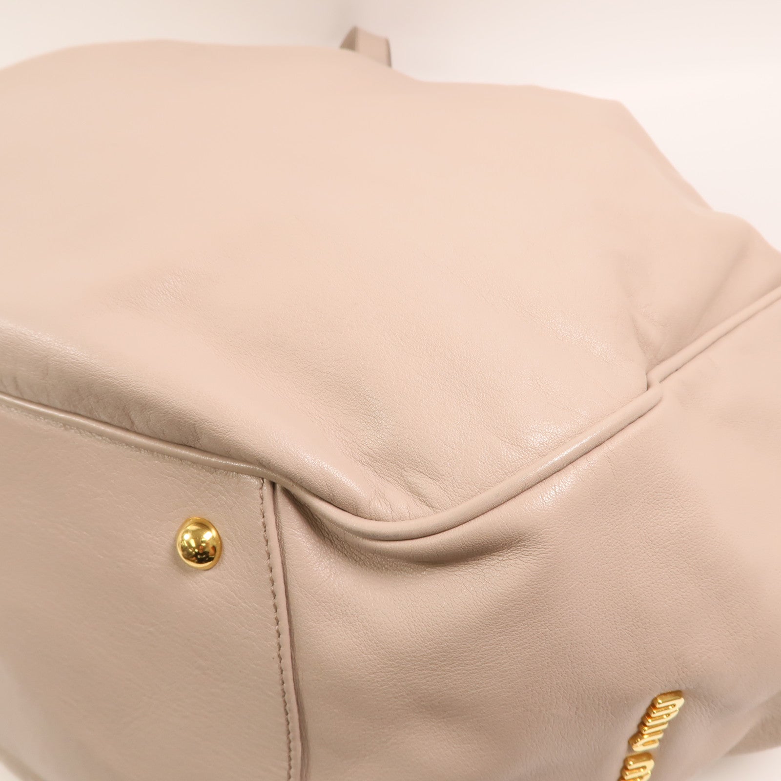 Miu Miu 牛皮皮革Vitello Lux Hobo金扣手挽袋