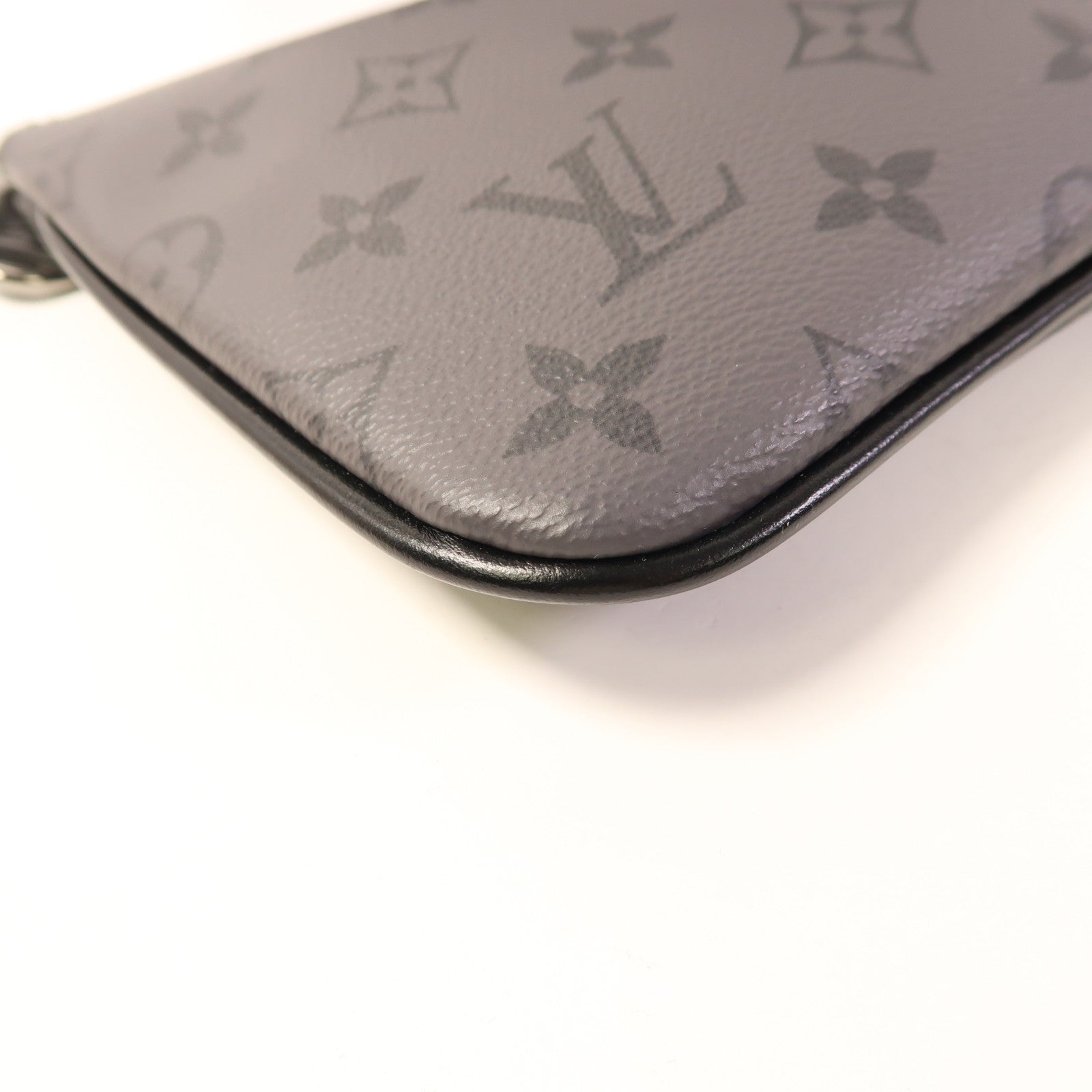 LOUIS VUITTON Monogram Eclipse Reverse Trio Messenger銀扣肩背袋灰色