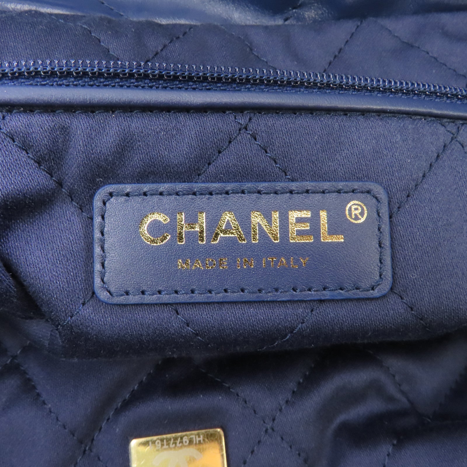 CHANEL 菱格牛皮皮革Chanel 22 Small金扣鏈帶肩背袋藍色
