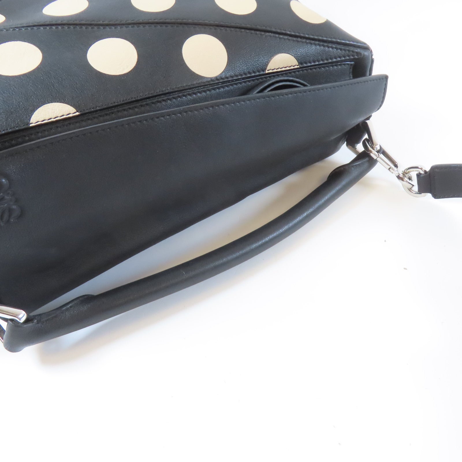 LOEWE 牛皮皮革Puzzle Polka Dot銀扣手挽肩背兩用袋黑色
