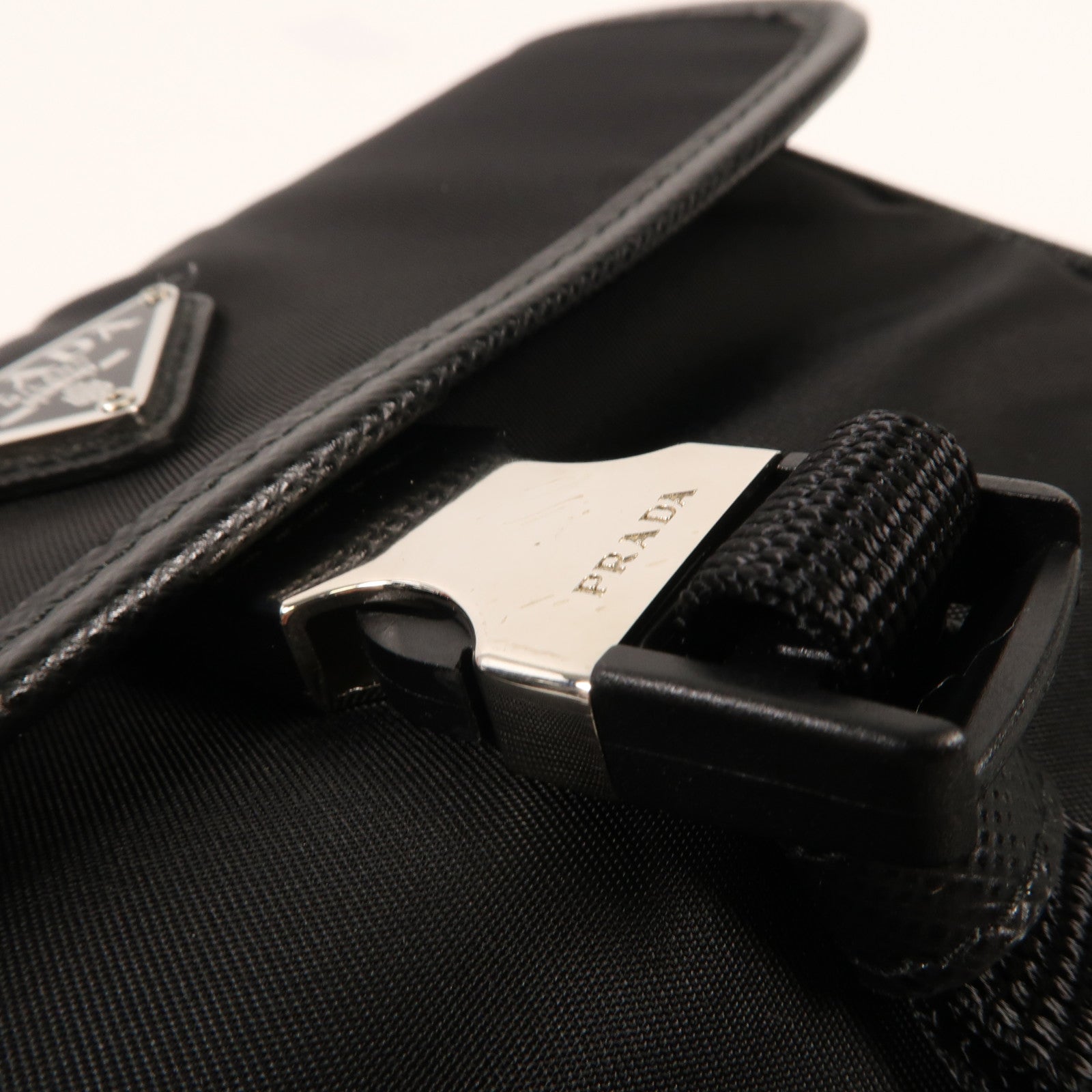 PRADA 尼龍Shoulder Bag銀扣肩背袋