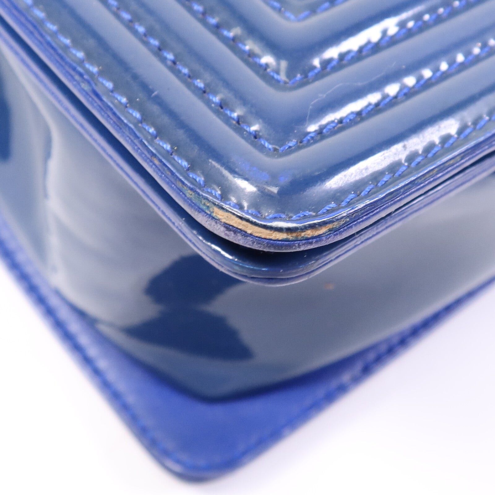 CHANEL 漆皮皮革Boy 28銀扣鏈帶肩背袋