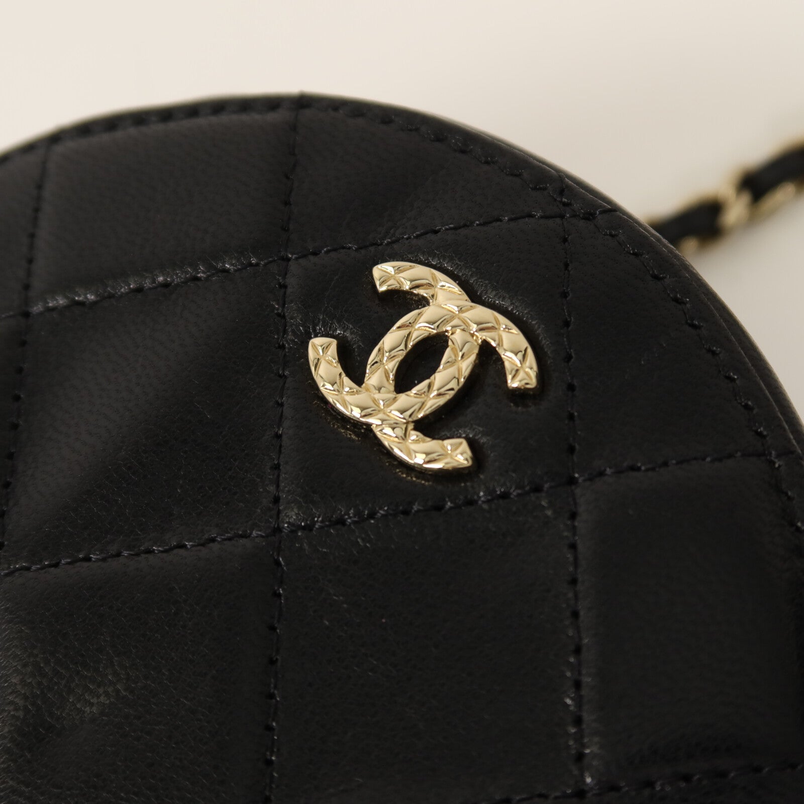 CHANEL 牛皮皮革Chain Shoulder金扣鏈帶肩背袋