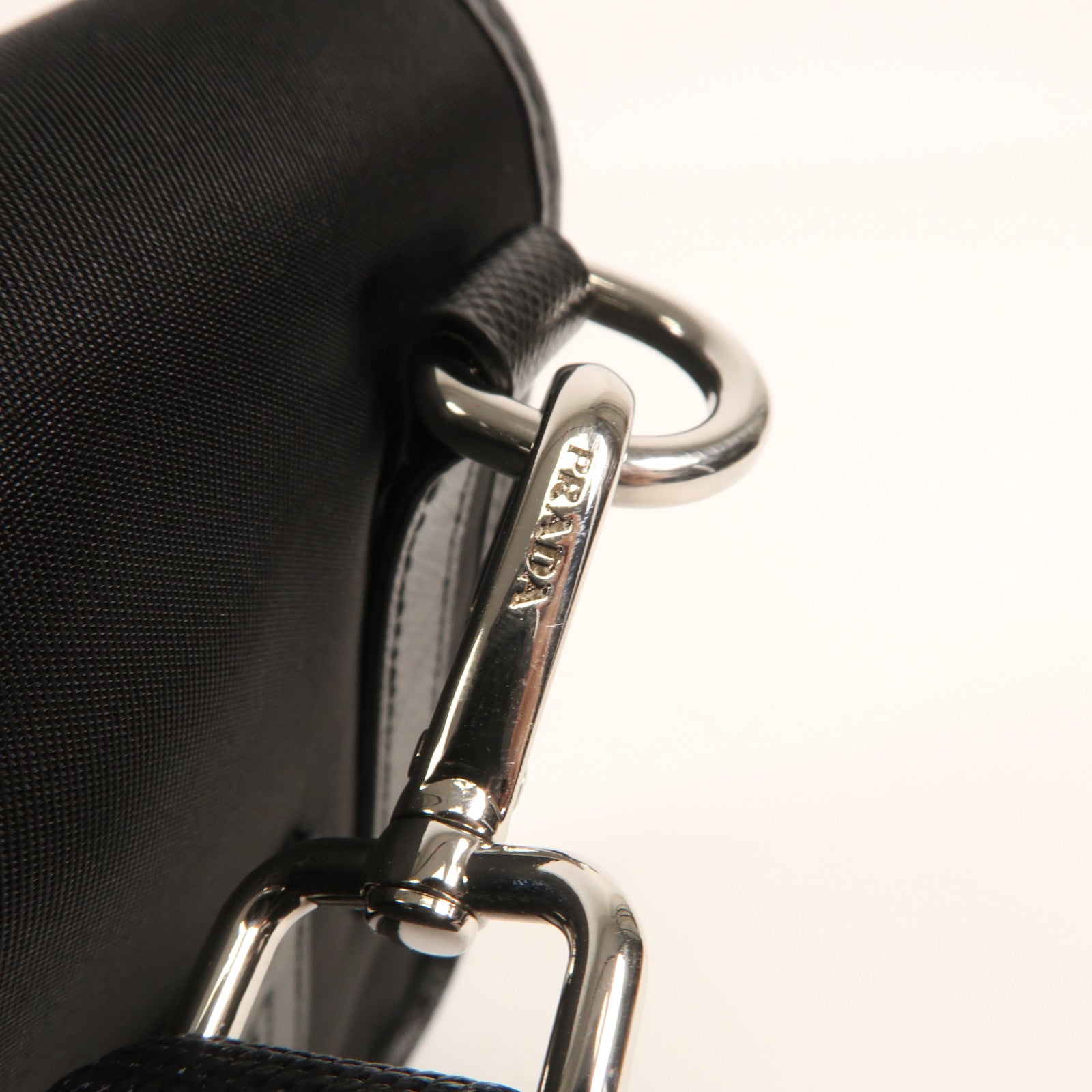 PRADA 尼龍Shoulder Bag銀扣肩背袋