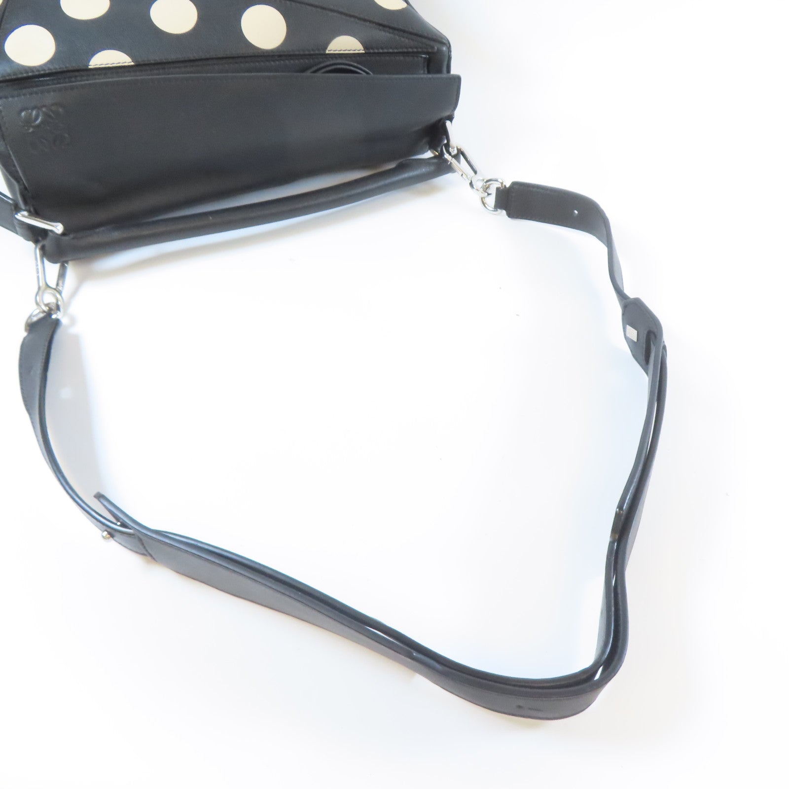 LOEWE 牛皮皮革Puzzle Polka Dot銀扣手挽肩背兩用袋黑色