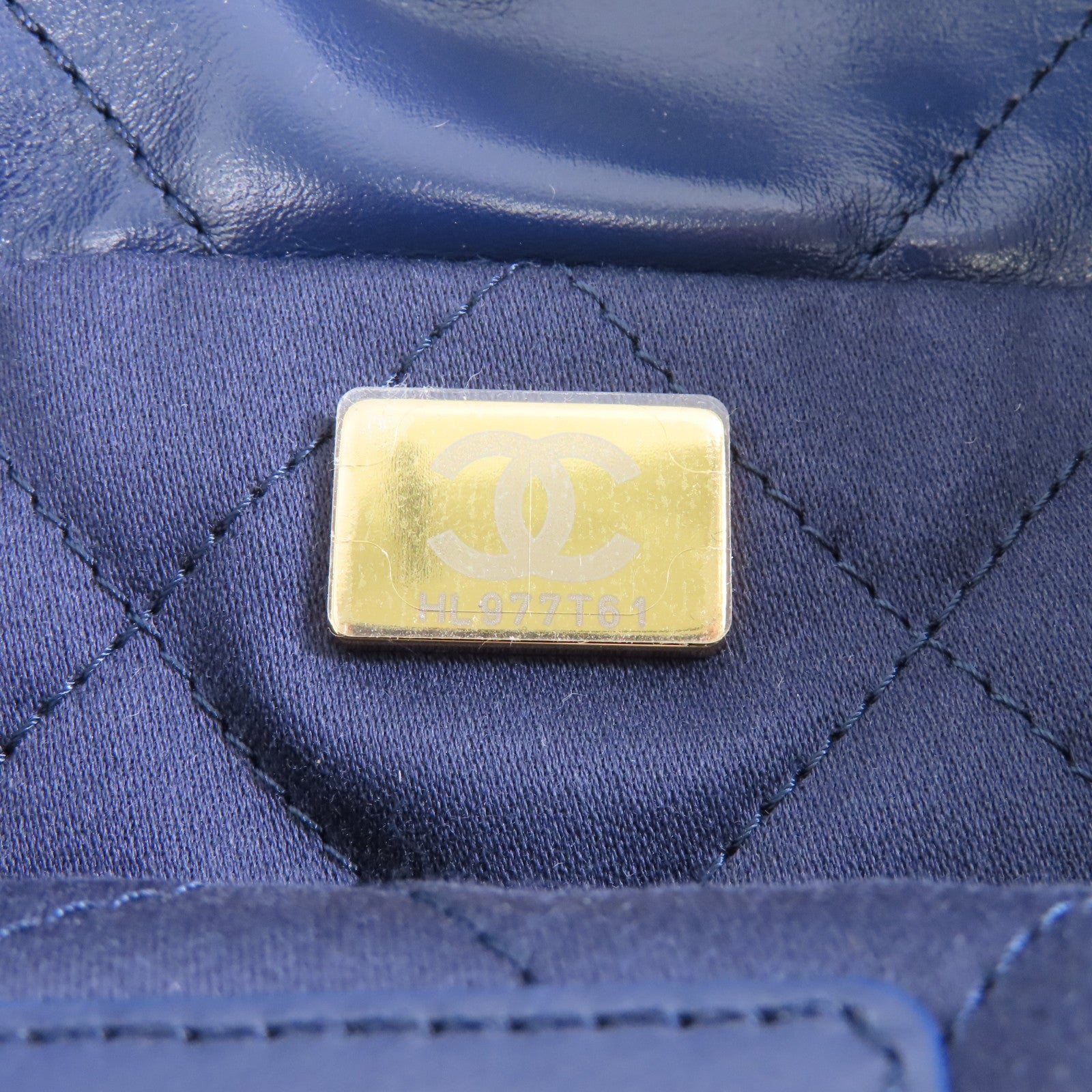 CHANEL 菱格牛皮皮革Chanel 22 Small金扣鏈帶肩背袋藍色