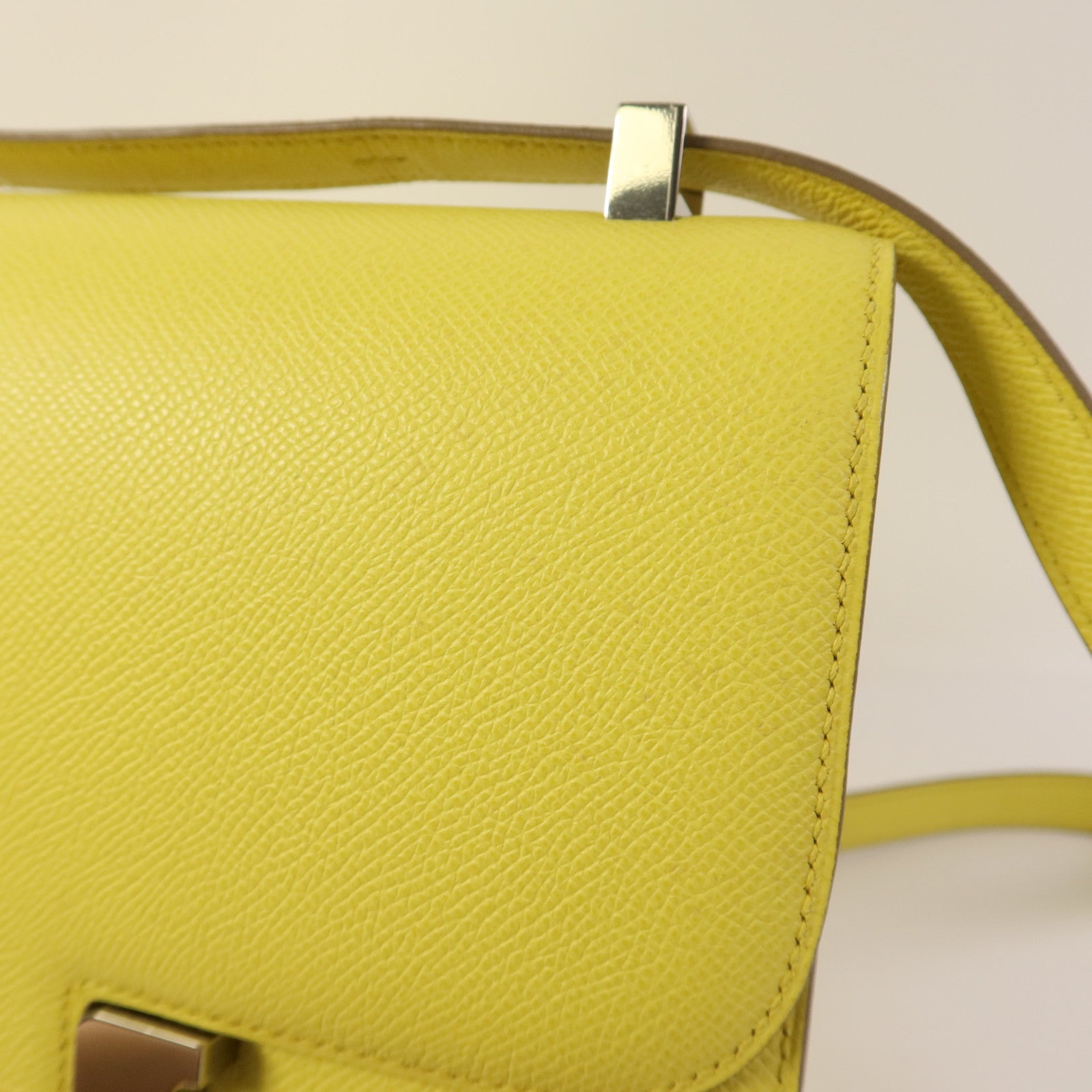 HERMES Epsom皮革Constance 24銀扣肩背袋Lime
