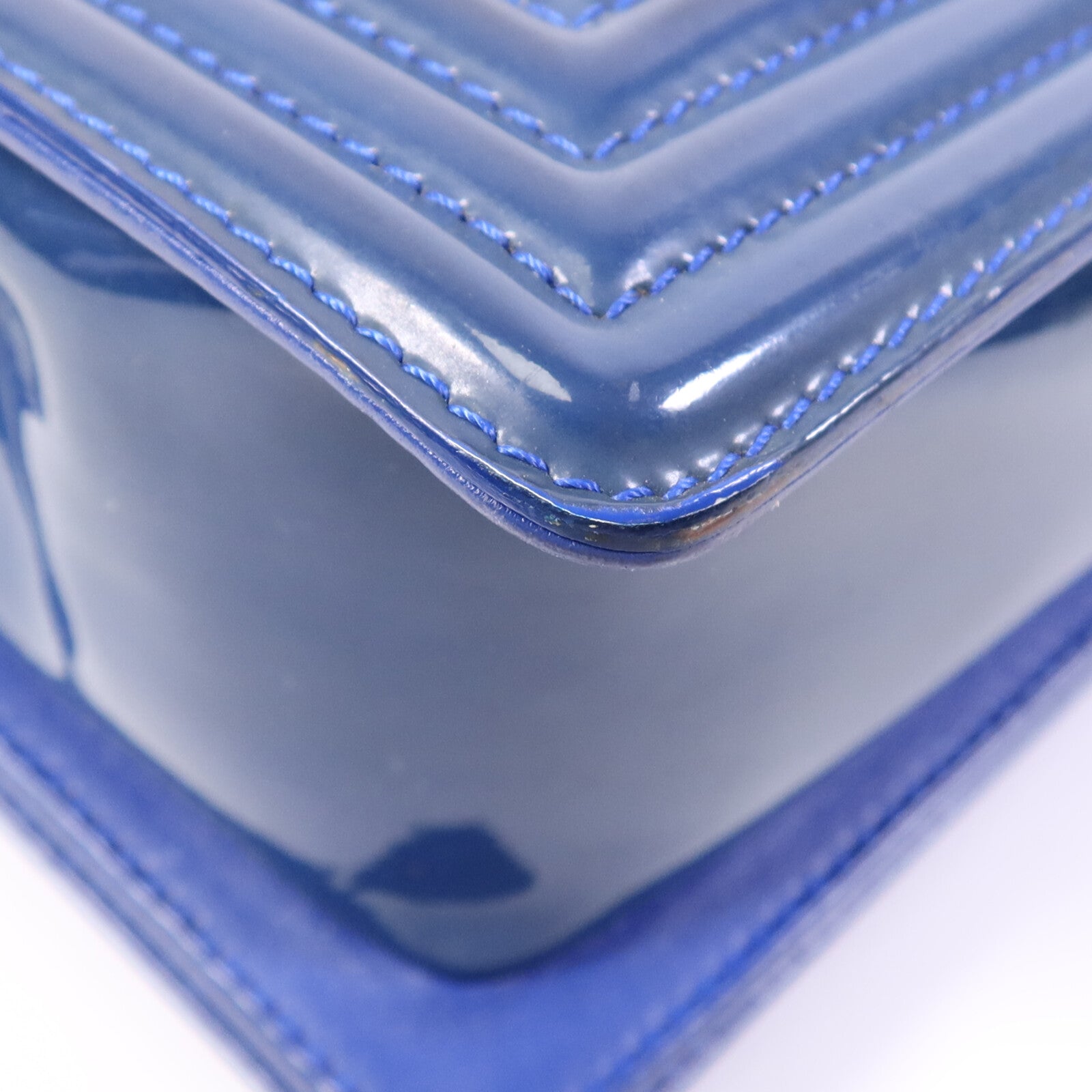 CHANEL 漆皮皮革Boy 28銀扣鏈帶肩背袋