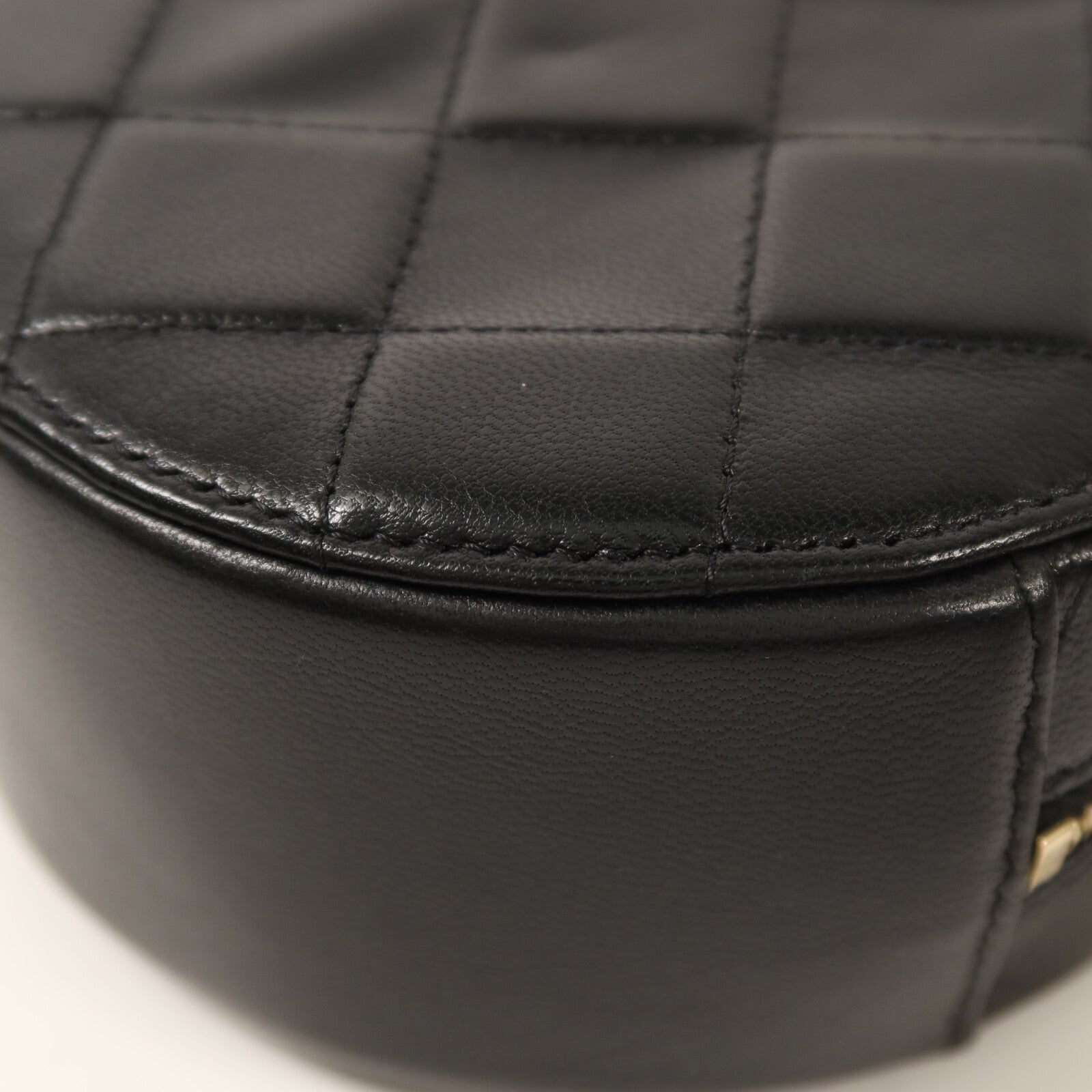 CHANEL 牛皮皮革Chain Shoulder金扣鏈帶肩背袋
