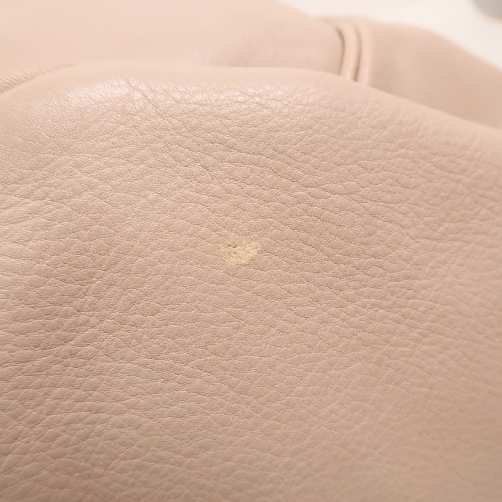 Miu Miu 牛皮皮革Vitello Lux Hobo金扣手挽袋
