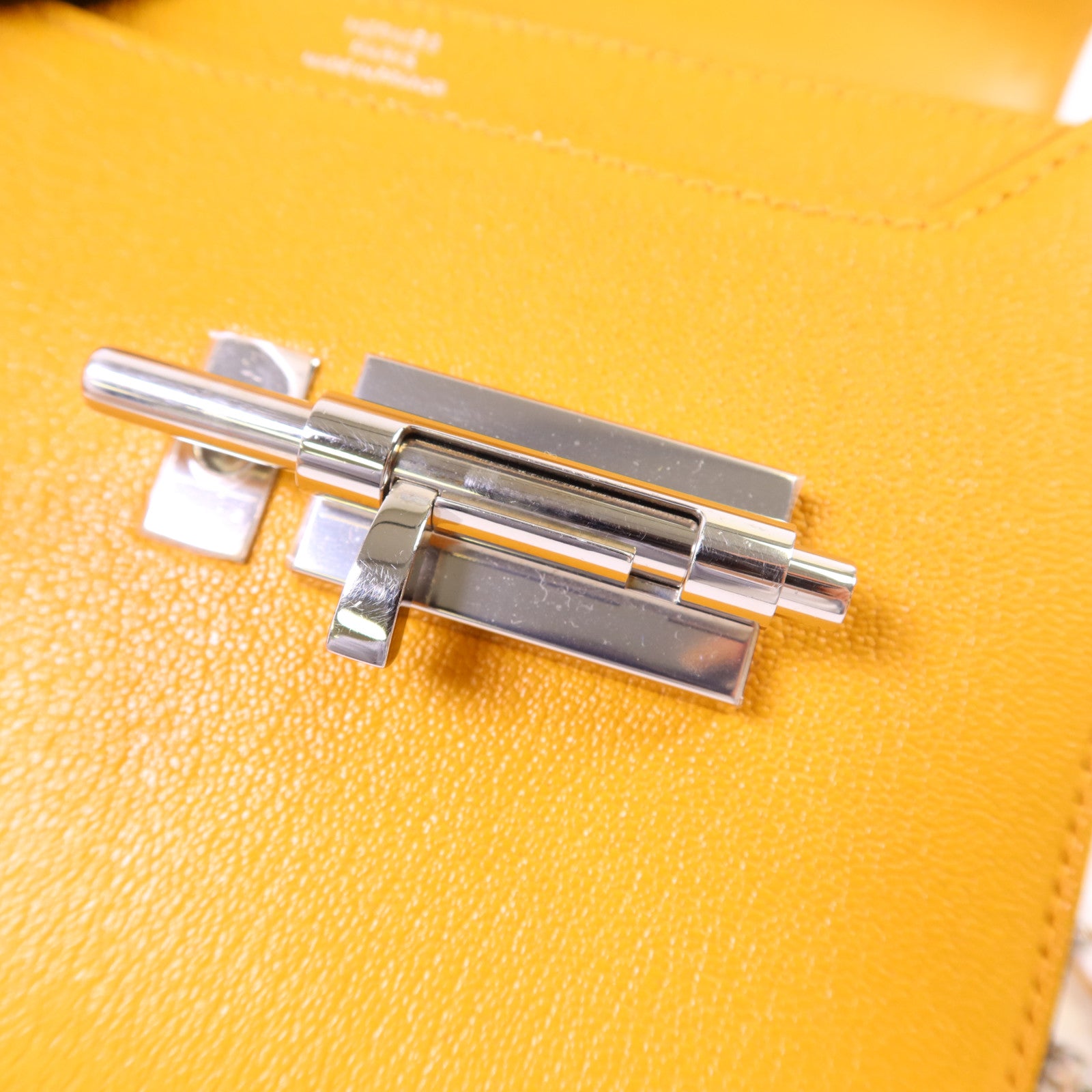 HERMES Chevre皮革Verrou Mini銀扣鏈帶肩背袋Jaune Ambre