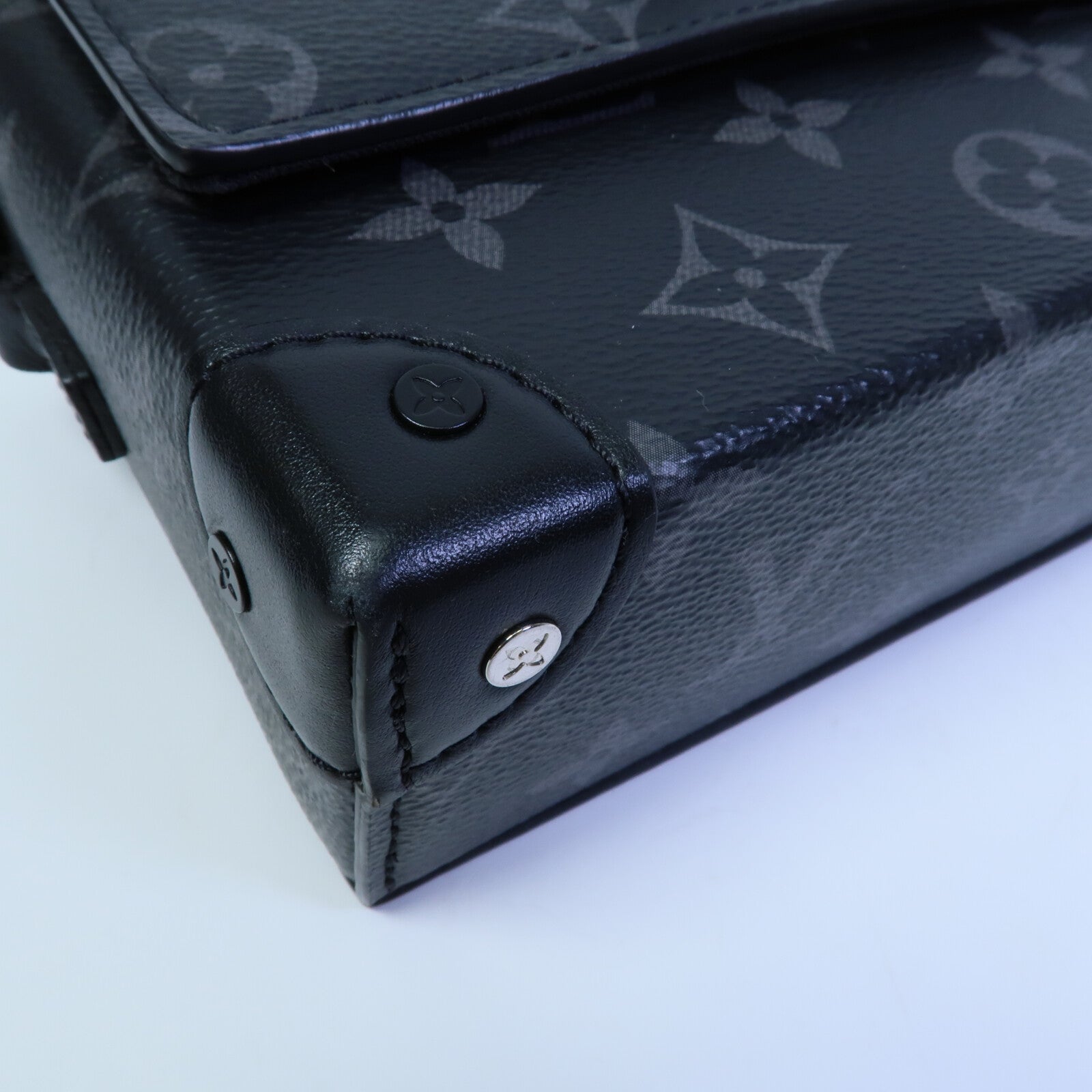 LOUIS VUITTON Monogram Eclipse Steamer Wearable Wallet肩背袋