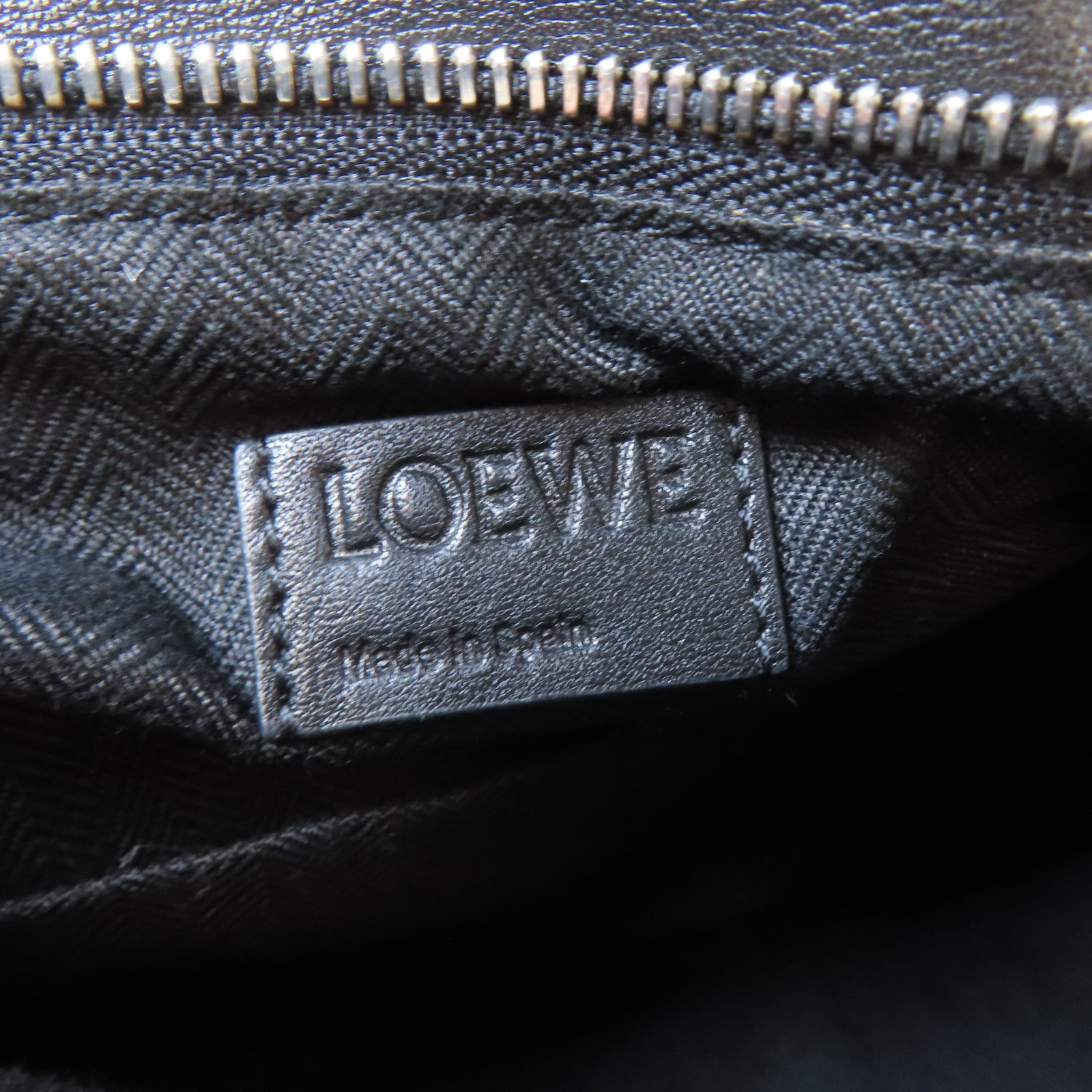 LOEWE 牛皮皮革Puzzle Polka Dot銀扣手挽肩背兩用袋黑色