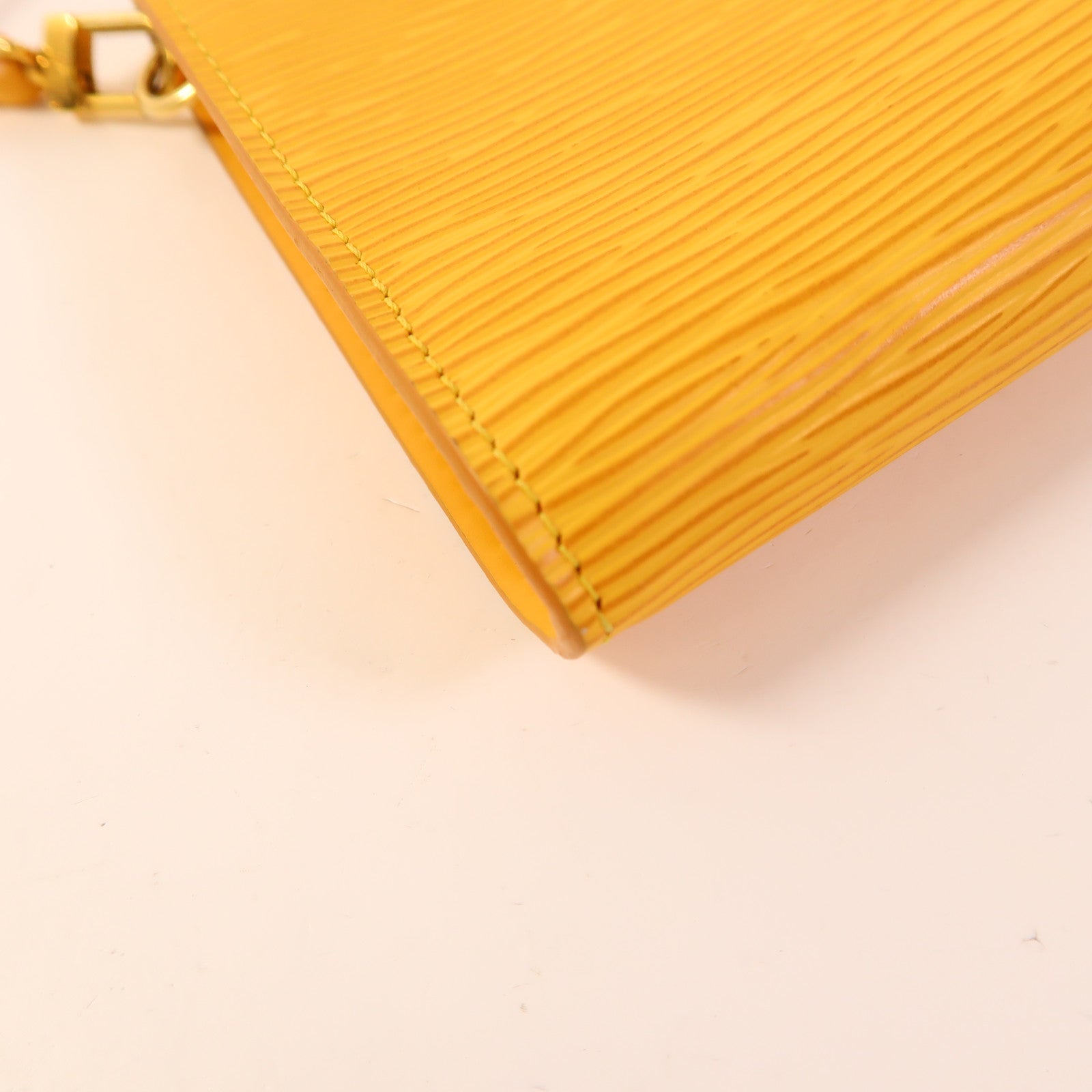 LOUIS VUITTON Epi Pochette Accessoires Pouch金扣手挽袋