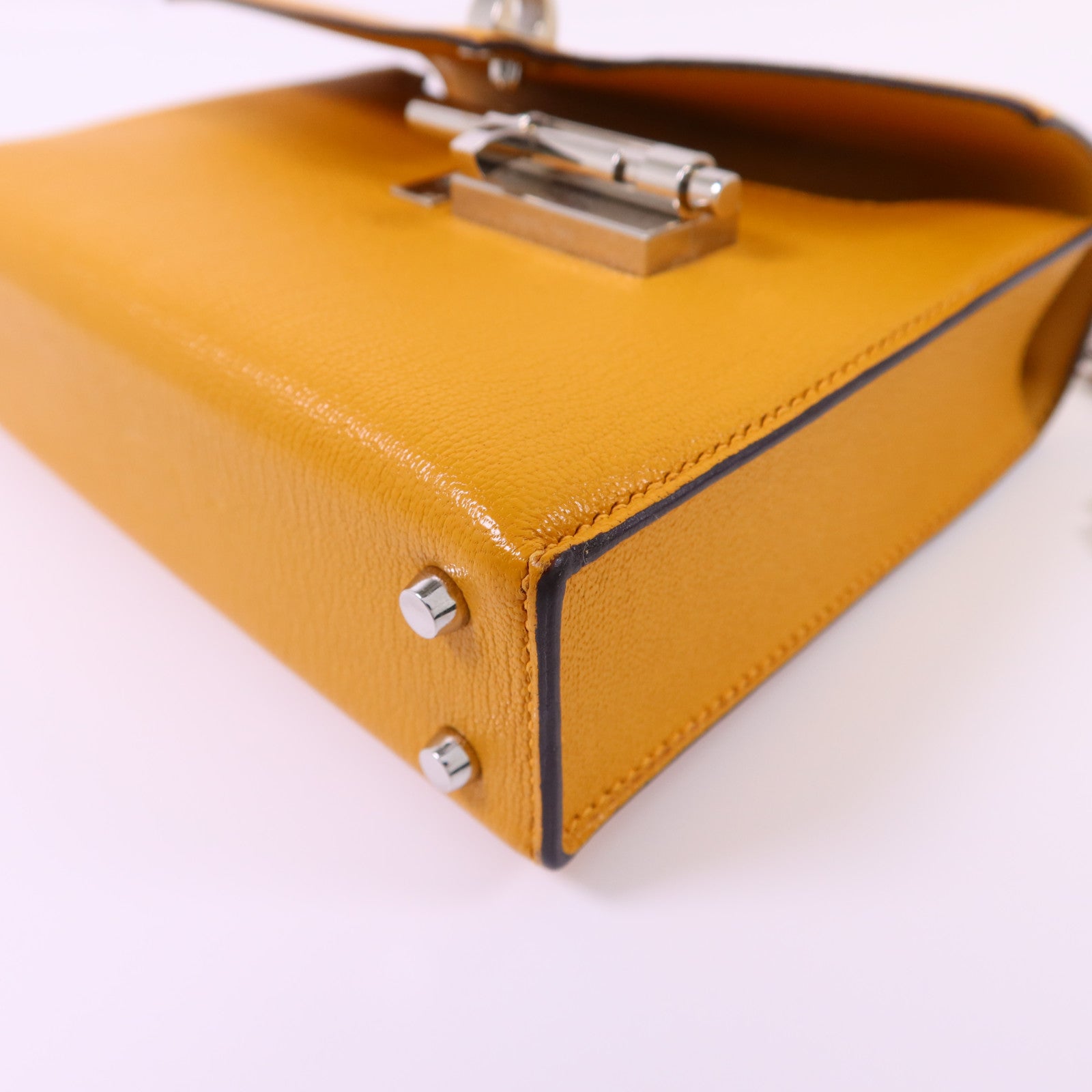 HERMES Chevre皮革Verrou Mini銀扣鏈帶肩背袋Jaune Ambre