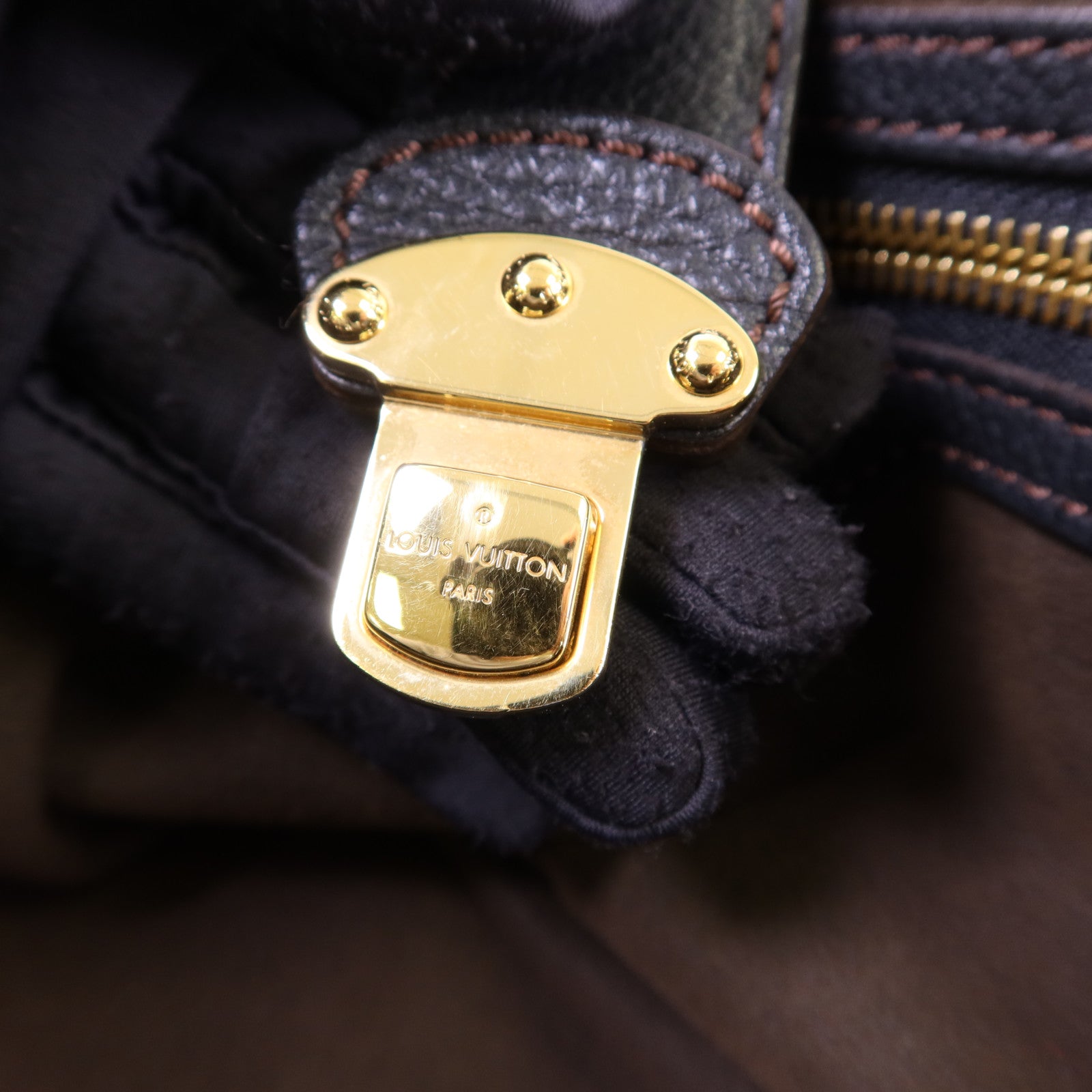 LOUIS VUITTON Mahina Leo L金扣肩背袋