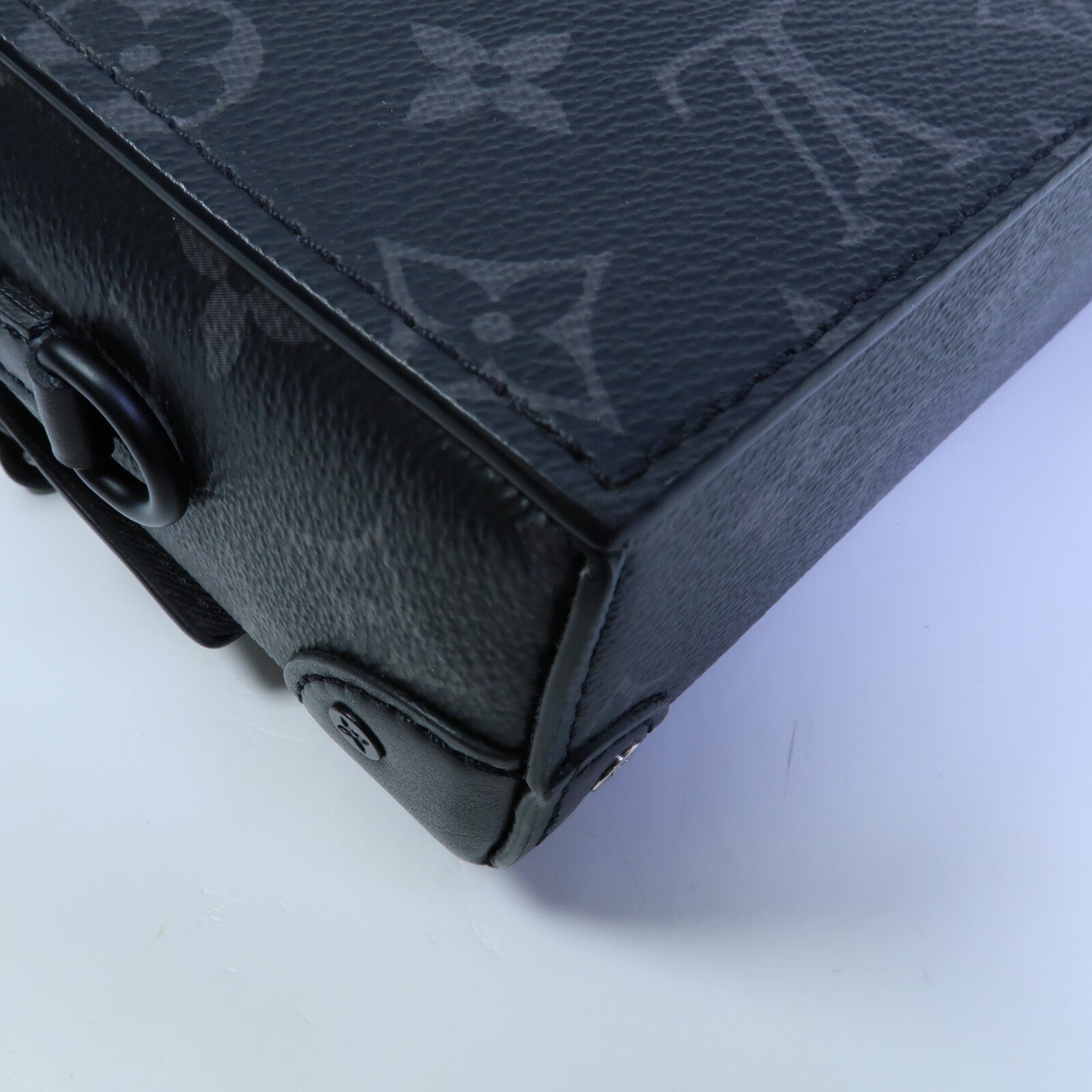 LOUIS VUITTON Monogram Eclipse Steamer Wearable Wallet肩背袋