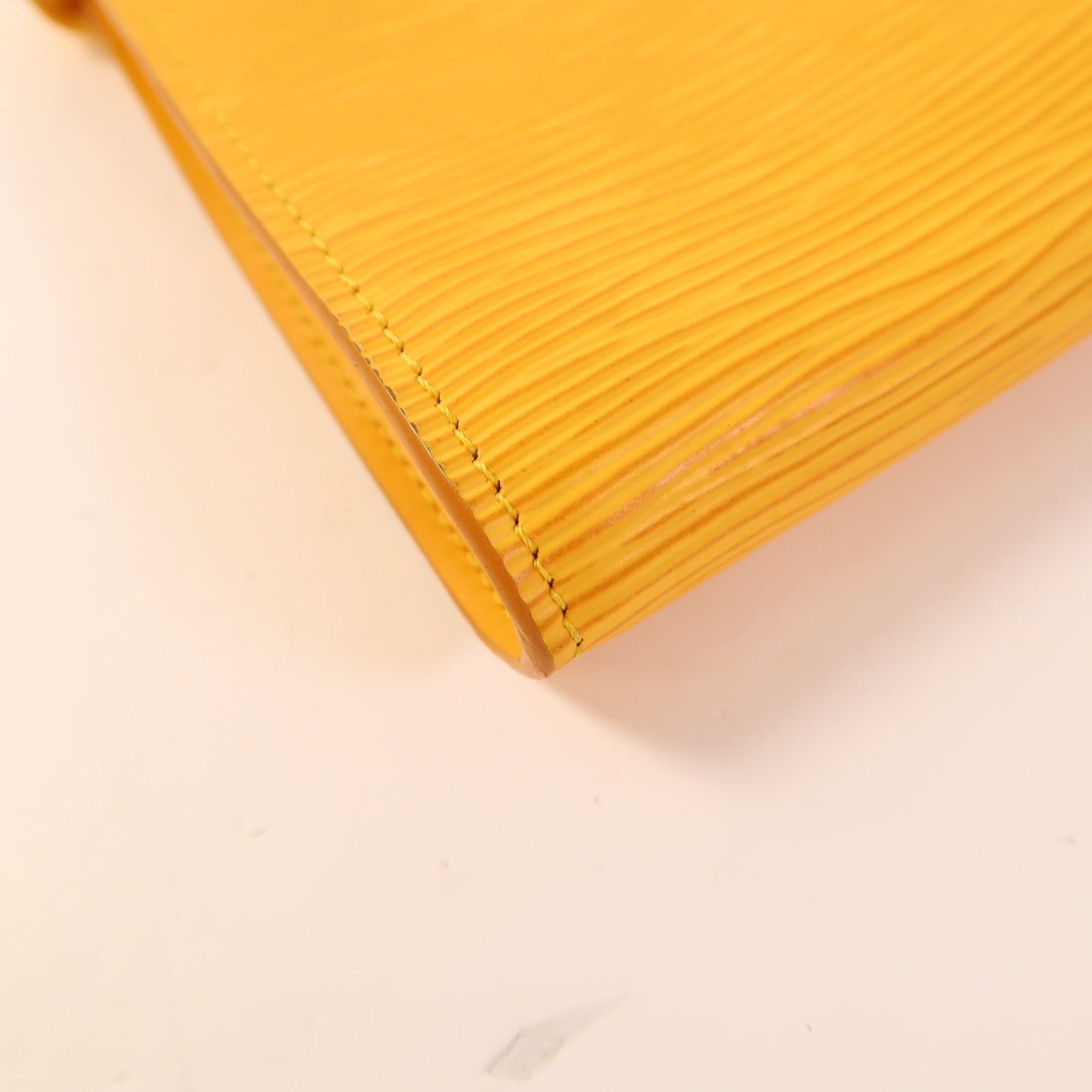 LOUIS VUITTON Epi Pochette Accessoires Pouch金扣手挽袋