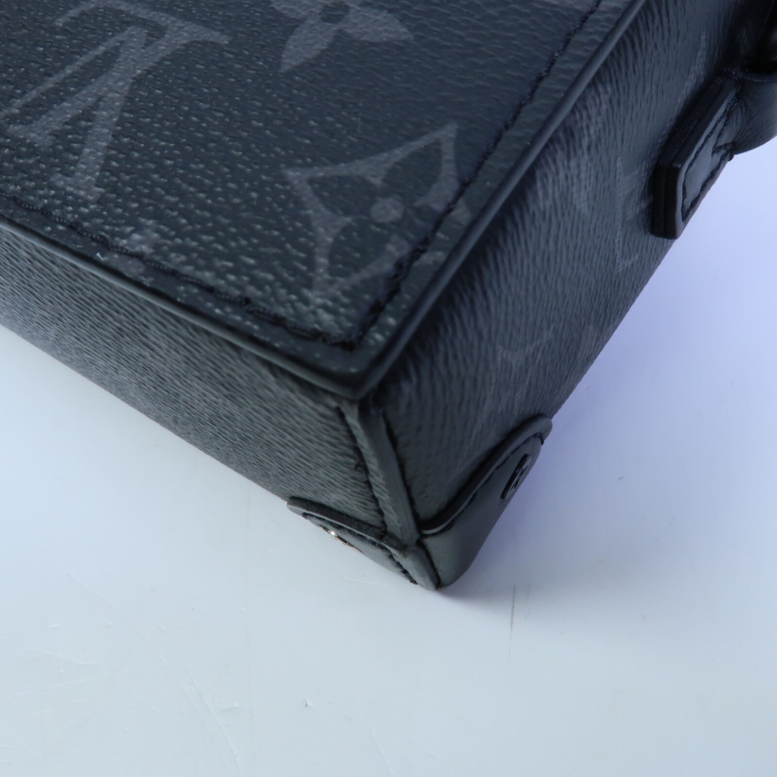 LOUIS VUITTON Monogram Eclipse Steamer Wearable Wallet肩背袋