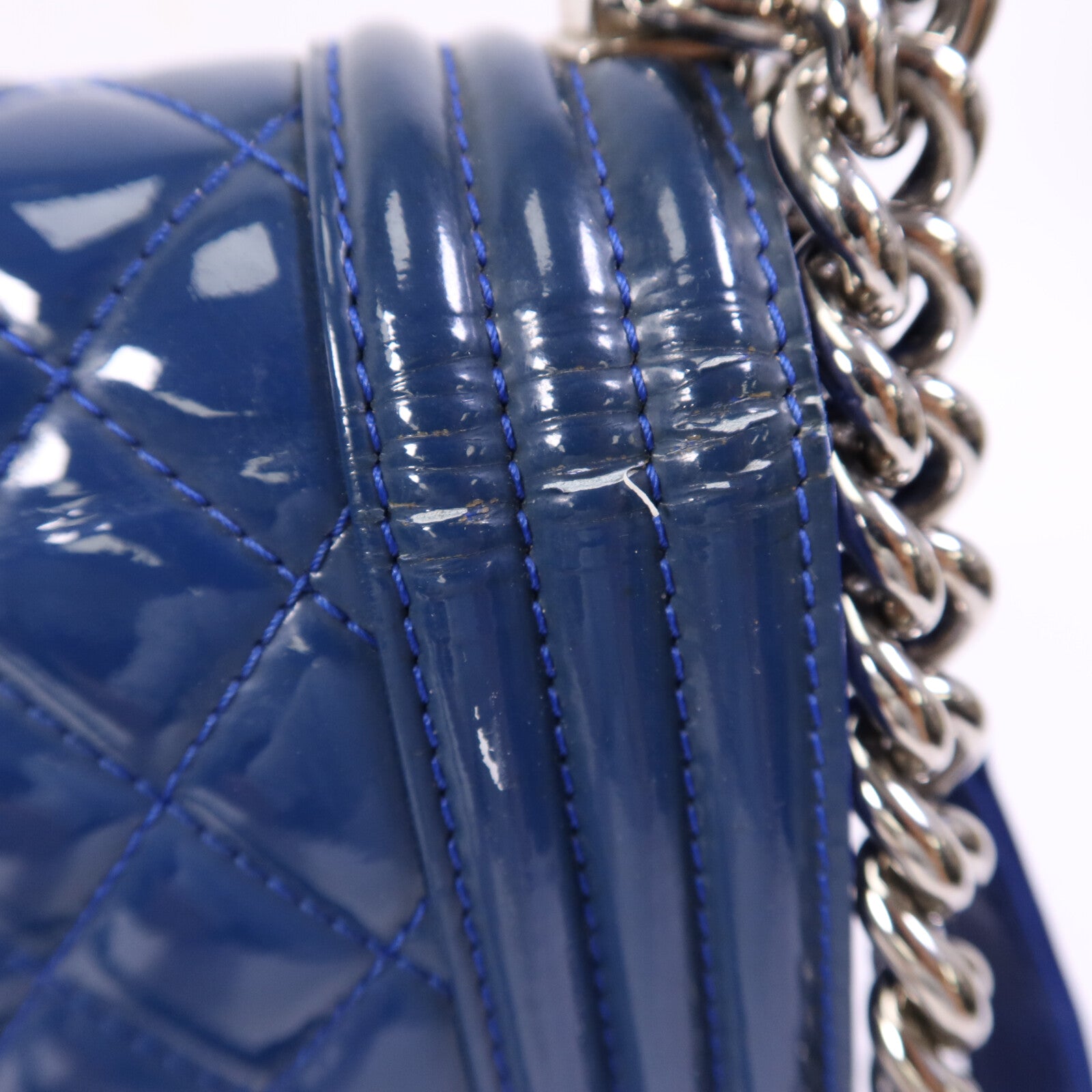 CHANEL 漆皮皮革Boy 28銀扣鏈帶肩背袋