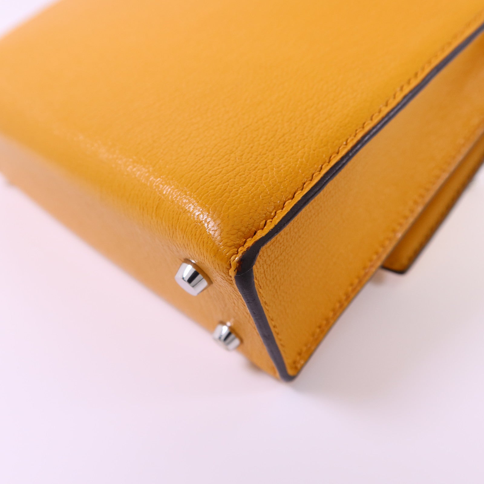 HERMES Chevre皮革Verrou Mini銀扣鏈帶肩背袋Jaune Ambre