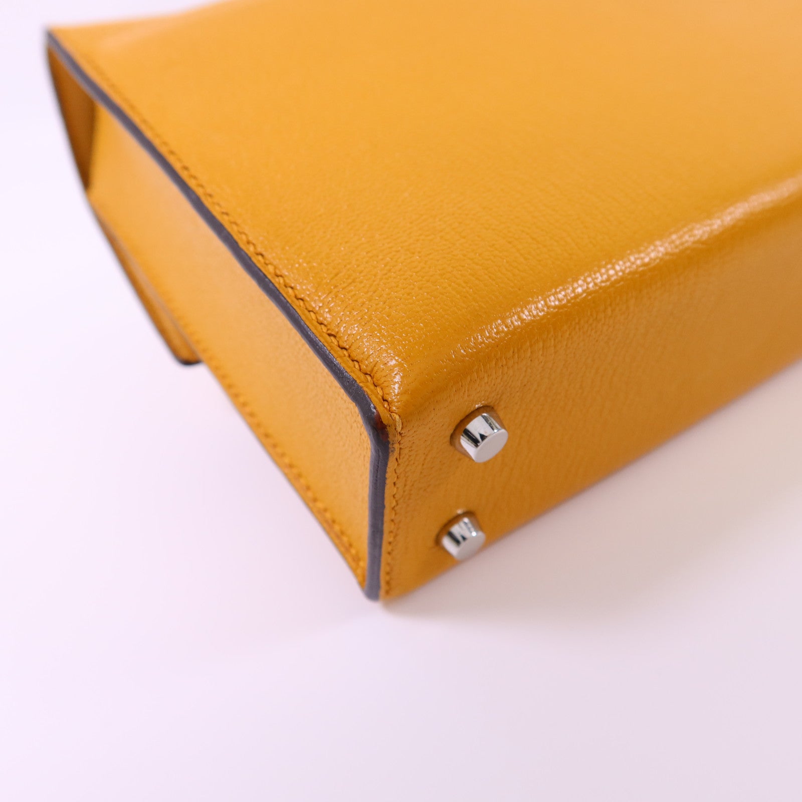 HERMES Chevre皮革Verrou Mini銀扣鏈帶肩背袋Jaune Ambre