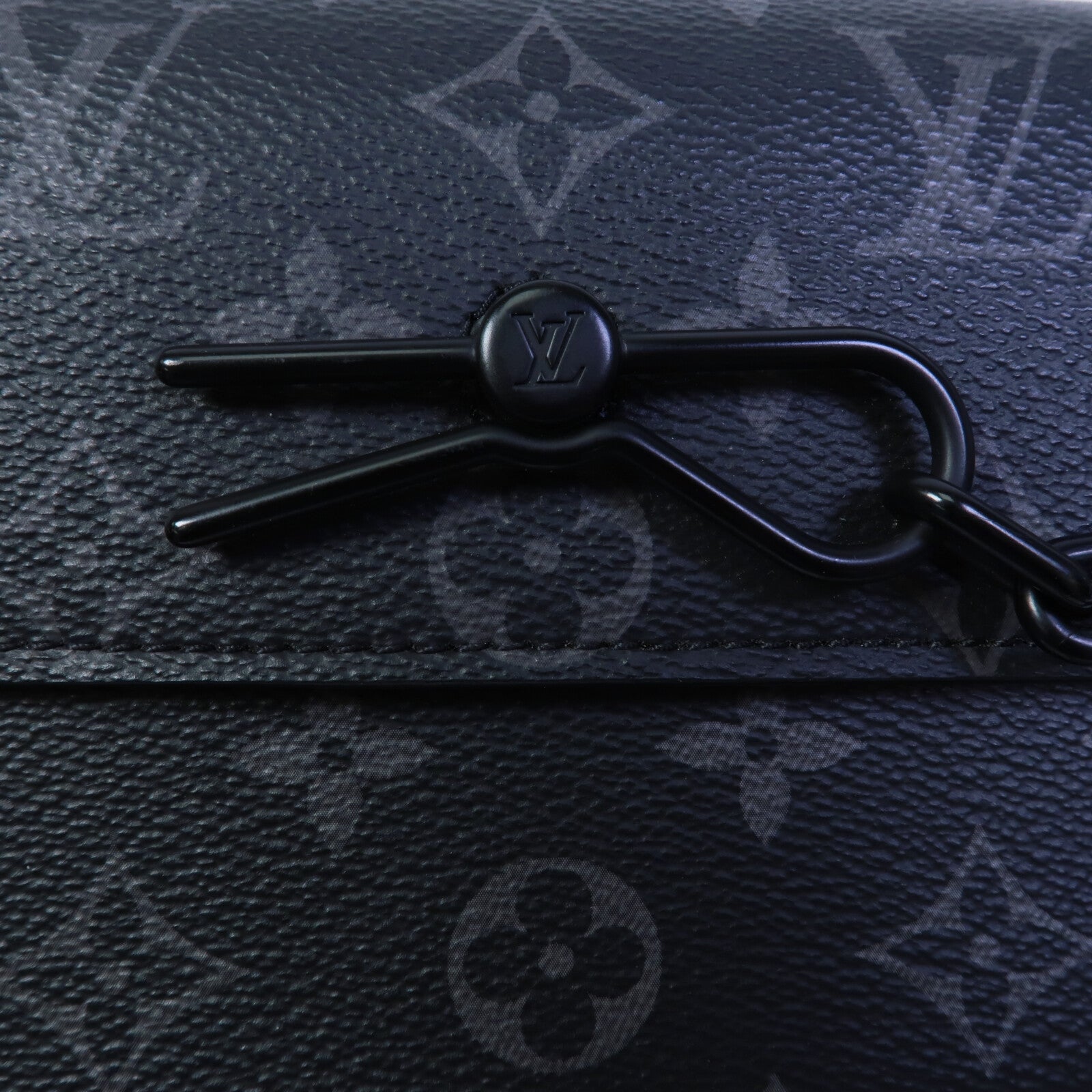 LOUIS VUITTON Monogram Eclipse Steamer Wearable Wallet肩背袋