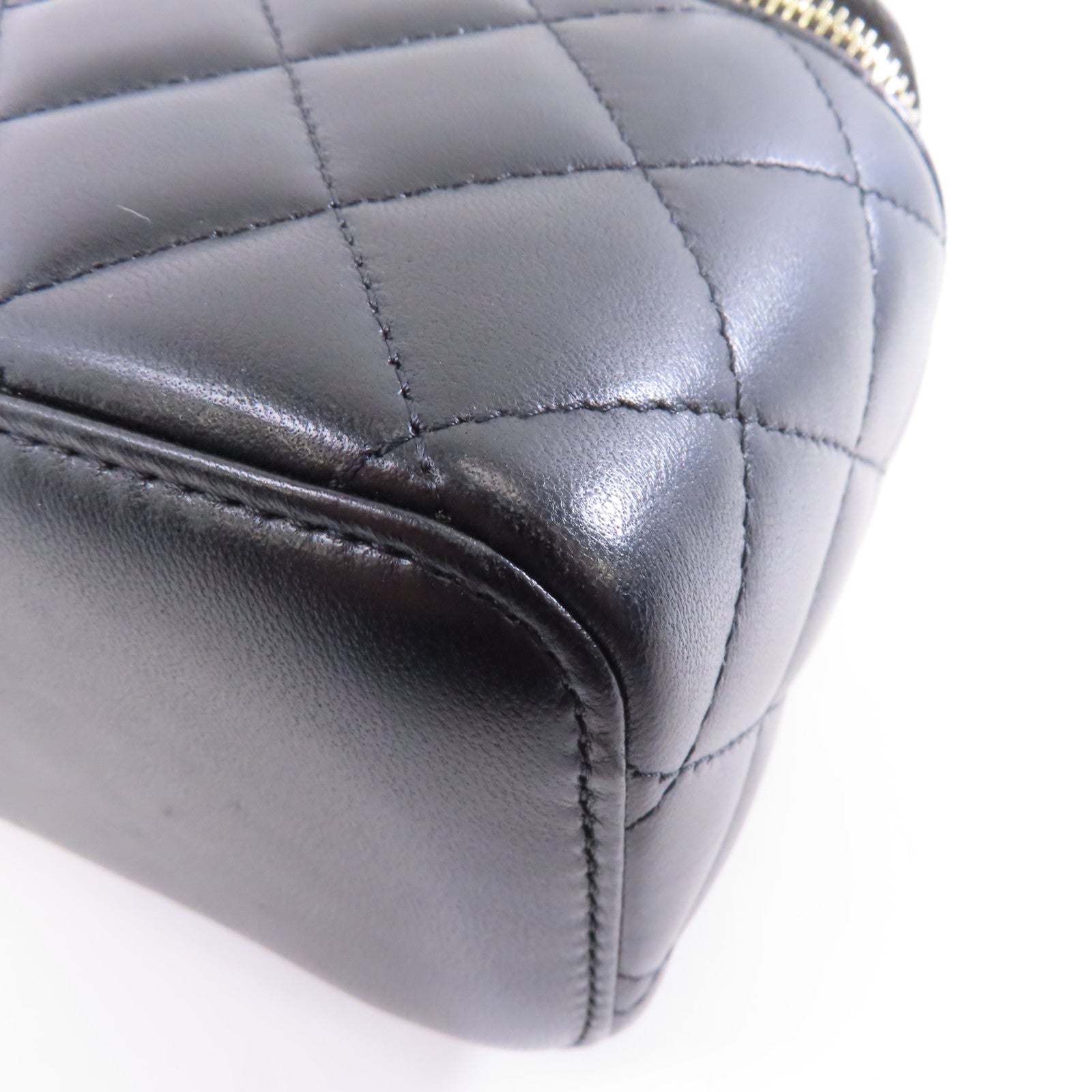CHANEL 菱格羊皮皮革Vanity Bag金扣鏈帶肩背袋黑色