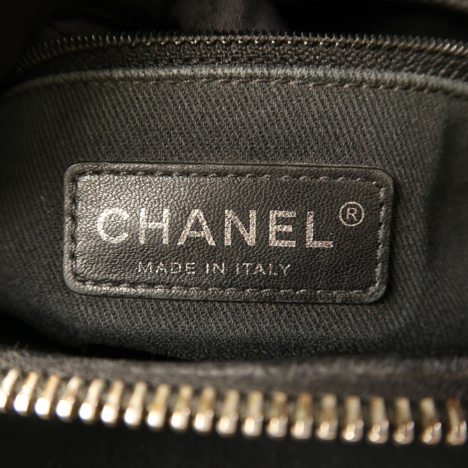 CHANEL 牛皮皮革Shoulder Bag銀扣鏈帶肩背袋