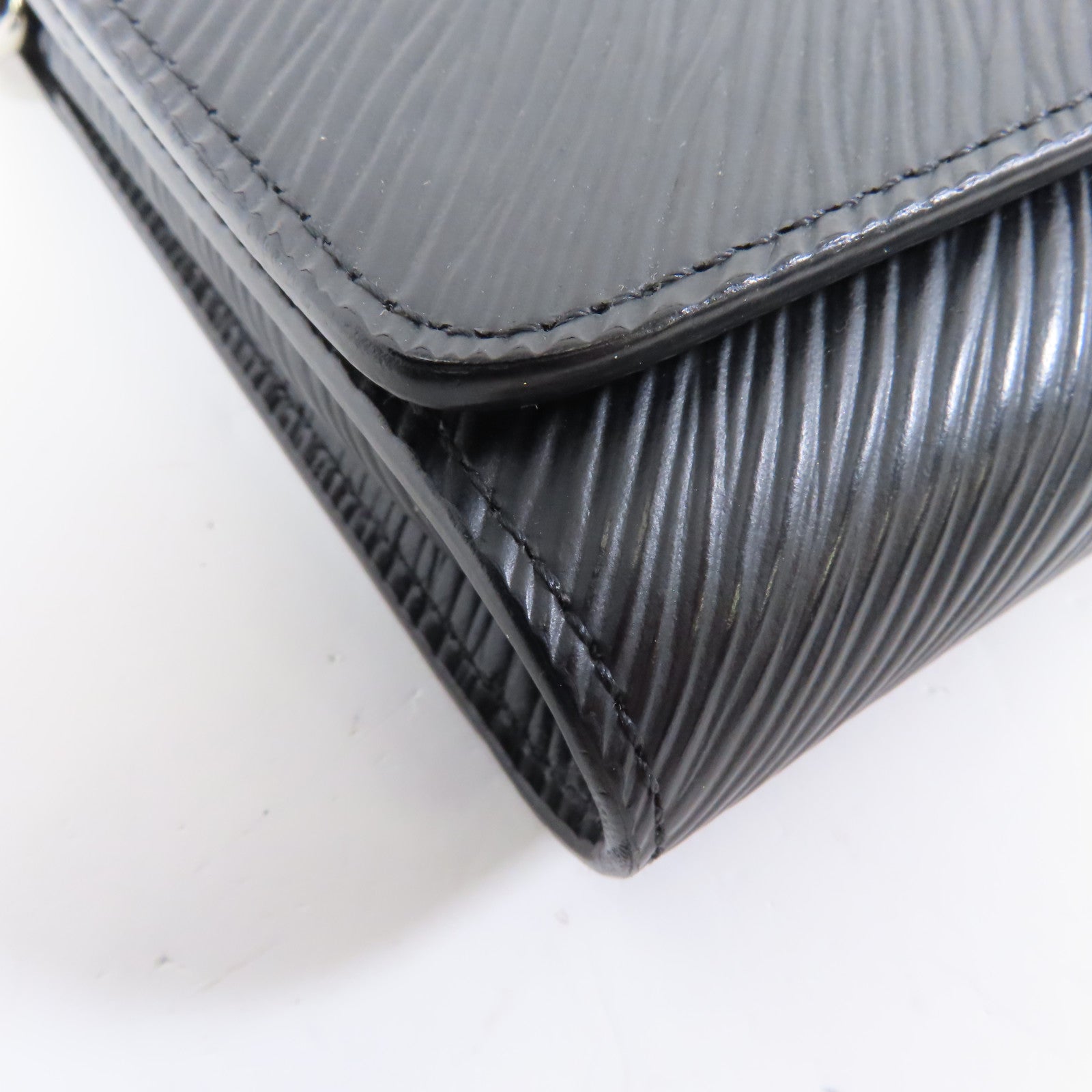 LOUIS VUITTON Epi Portefuille Twist Chain Wallet銀扣鏈帶肩背袋黑色