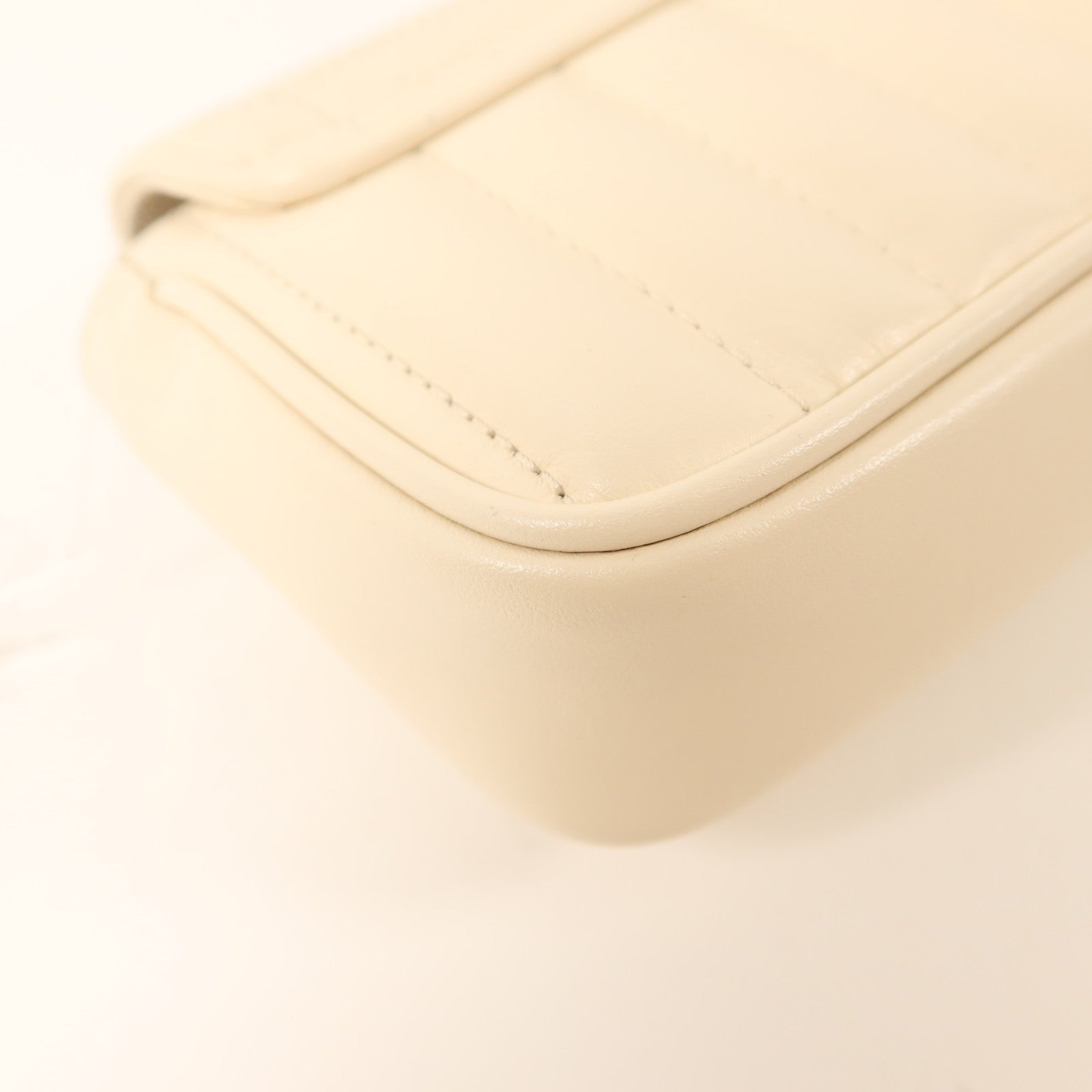 GUCCI 牛皮皮革GG Marmont Super Mini銀扣鏈帶肩背袋