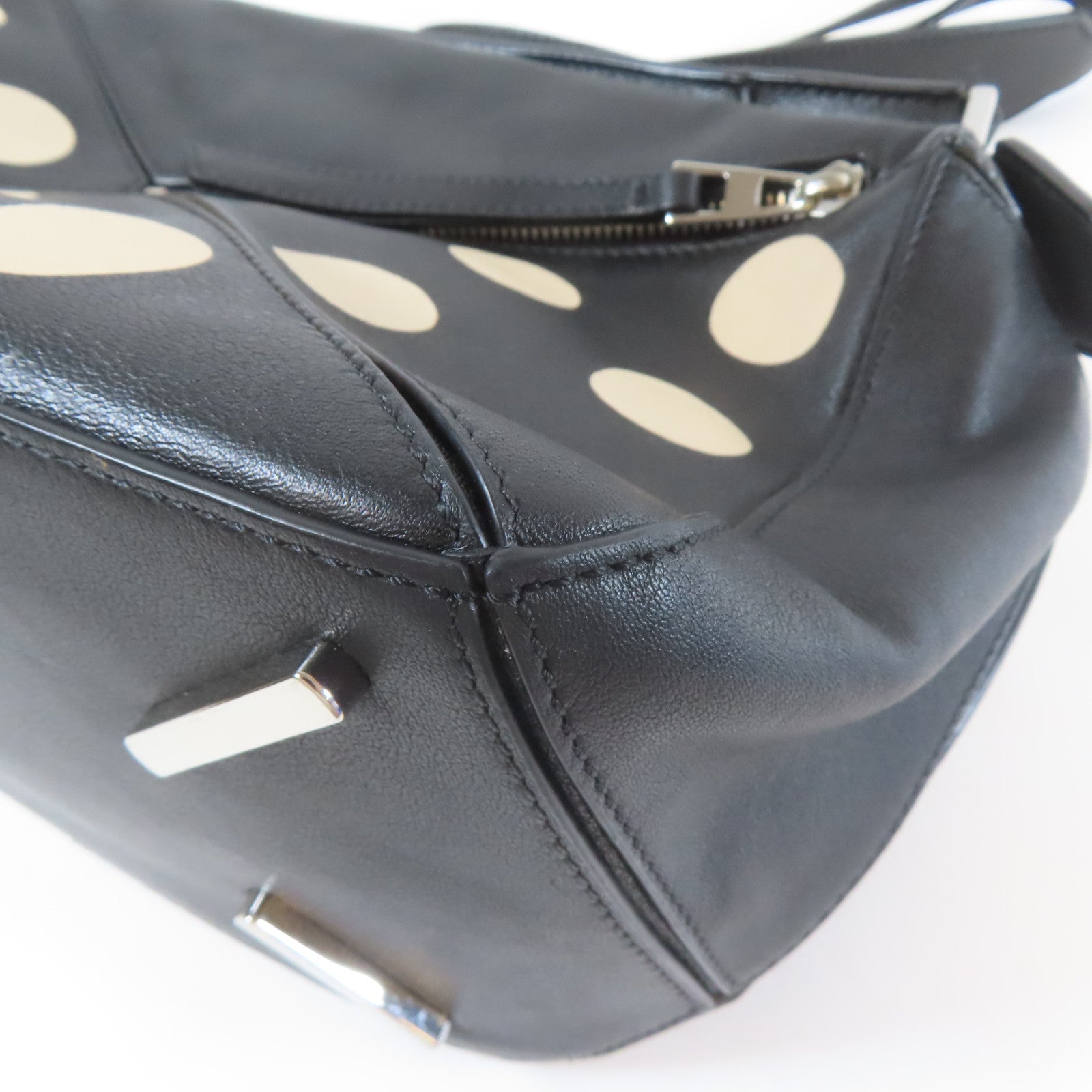 LOEWE 牛皮皮革Puzzle Polka Dot銀扣手挽肩背兩用袋黑色