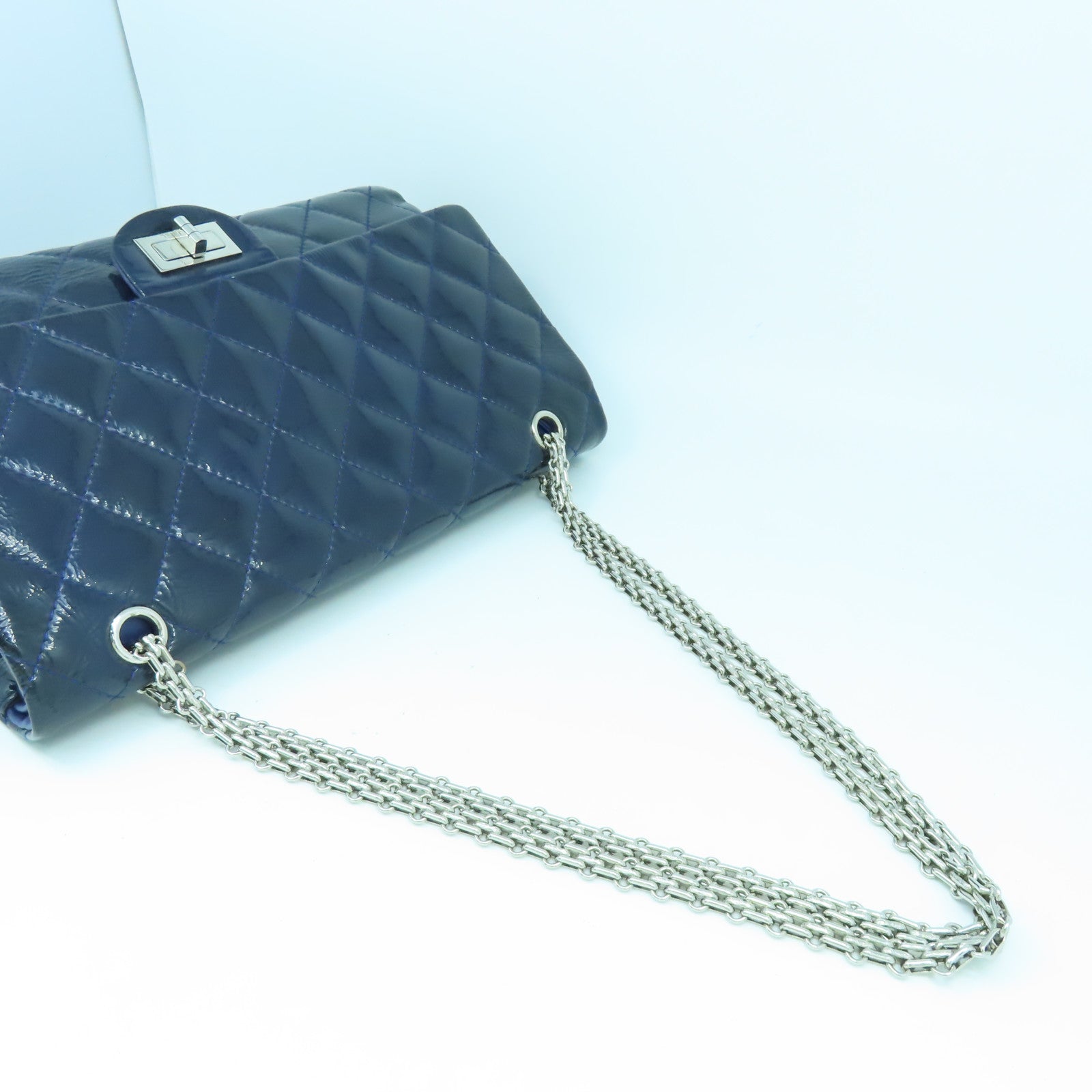 CHANEL **【激減優惠】菱格漆皮皮革2.55 Chain Shoulder銀扣鏈帶肩背袋深藍色