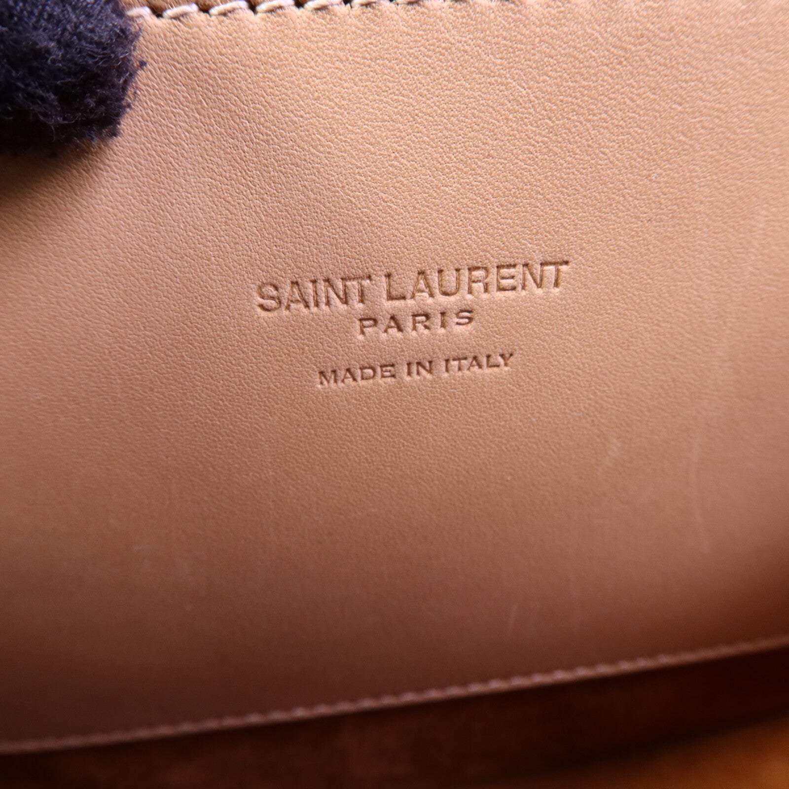 YVES SAINT LAURENT 牛皮皮革Kaia Bag金扣肩背袋