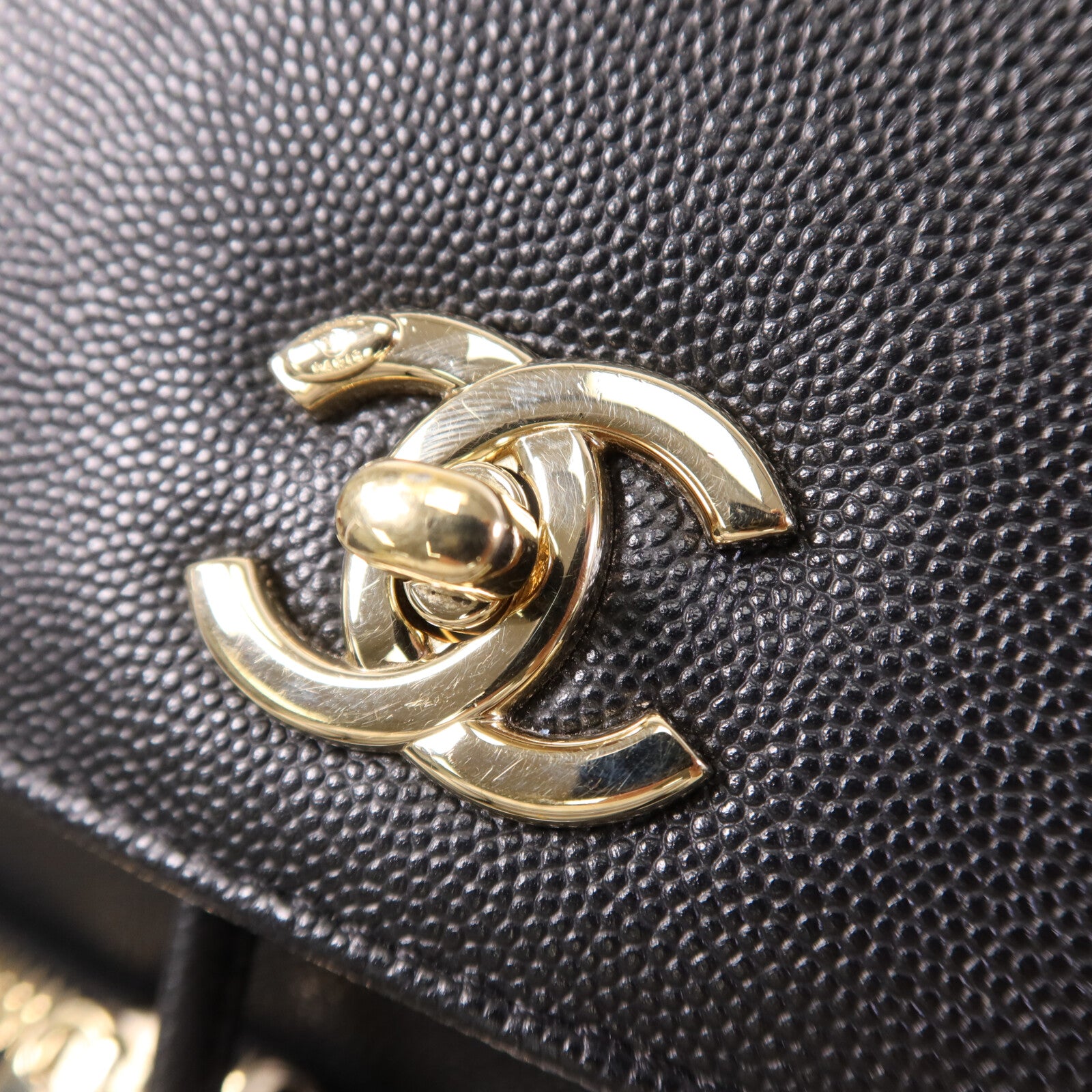 CHANEL 牛皮皮革Affinity Backpack金扣鏈帶背包