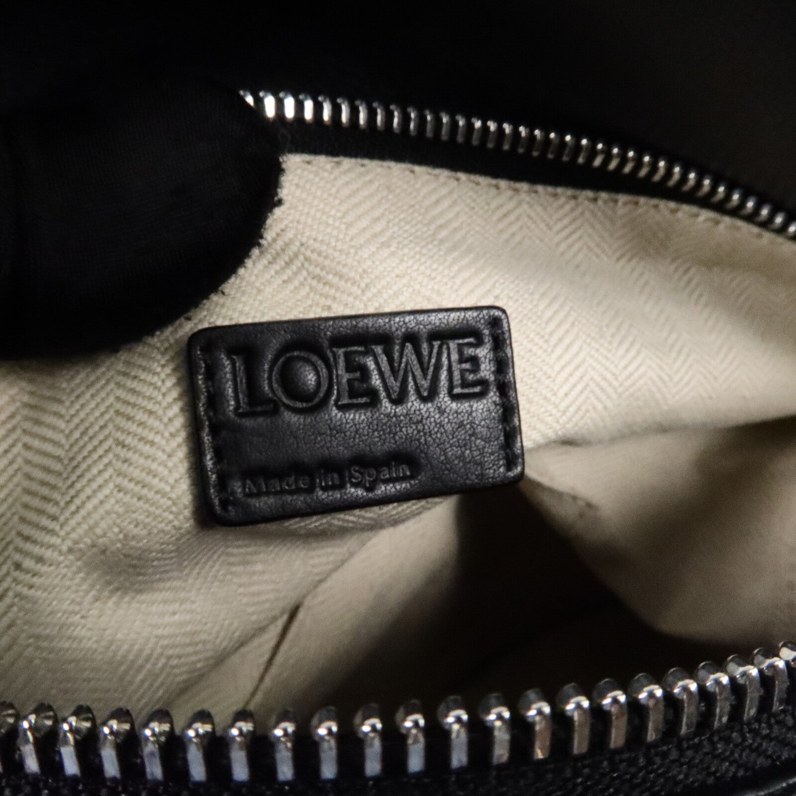 LOEWE 麂皮皮革Puzzle Medium手挽肩背兩用袋