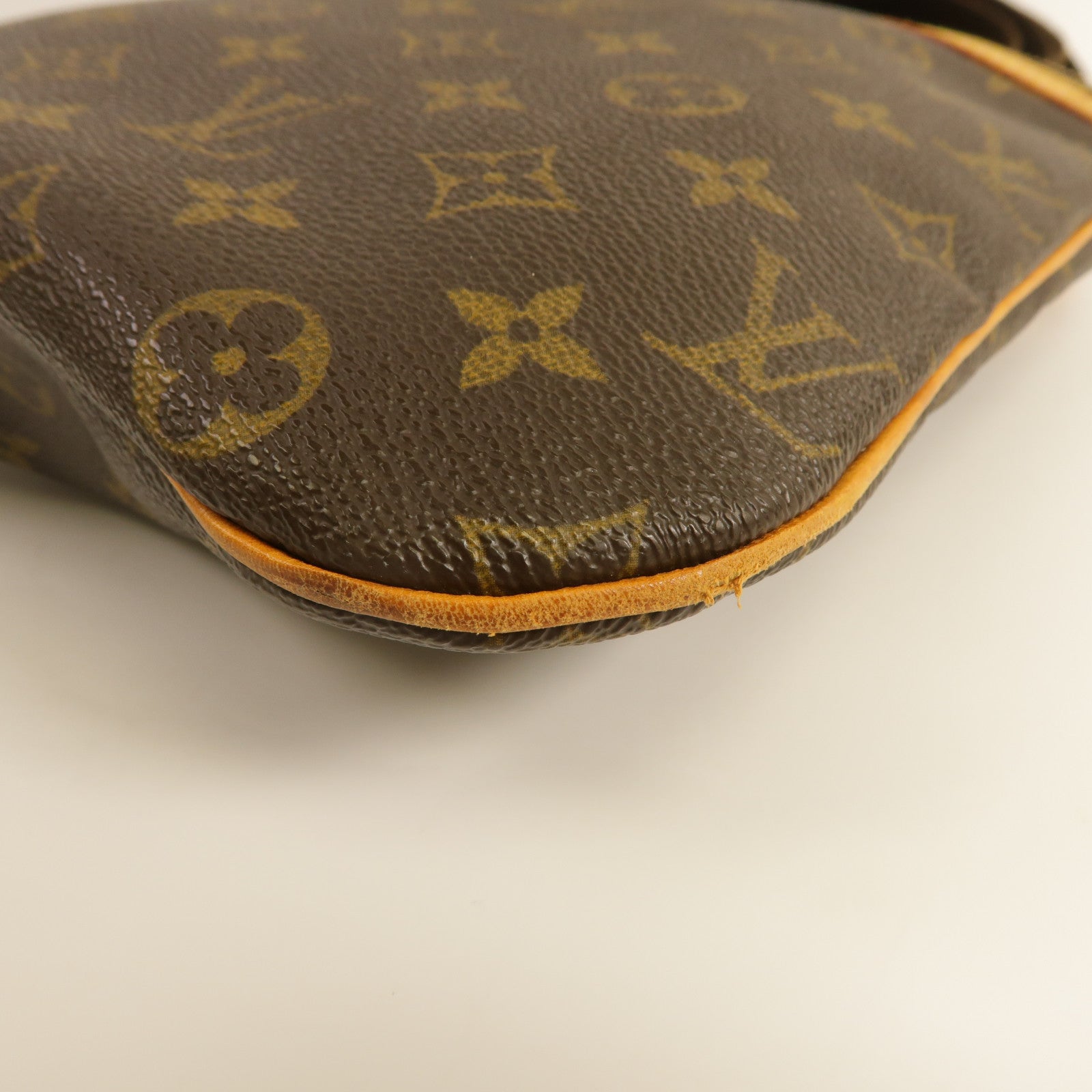 LOUIS VUITTON 【激減優惠】Monogram Pochette Bosphore金扣肩背袋棕色