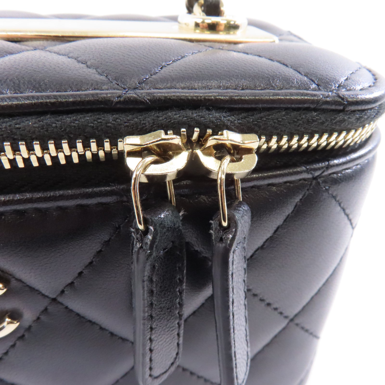 CHANEL 菱格羊皮皮革Vanity Bag金扣鏈帶肩背袋黑色