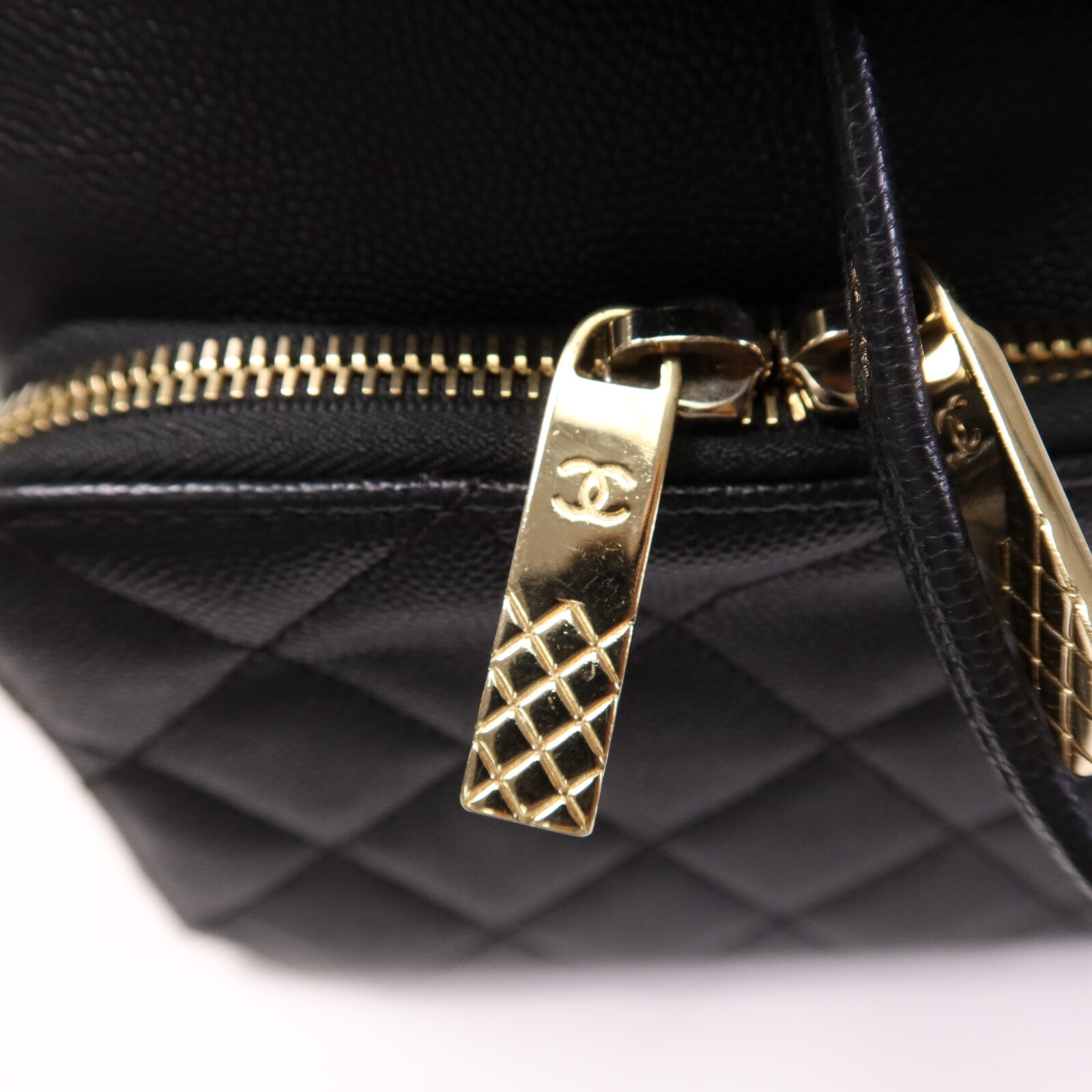 CHANEL 牛皮皮革Affinity Backpack金扣鏈帶背包