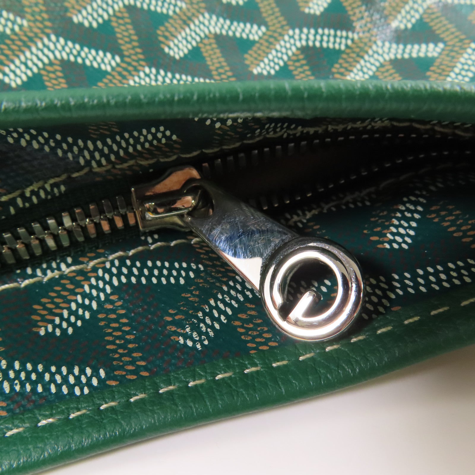GOYARD 塗層帆布Hobo銀扣肩背袋
