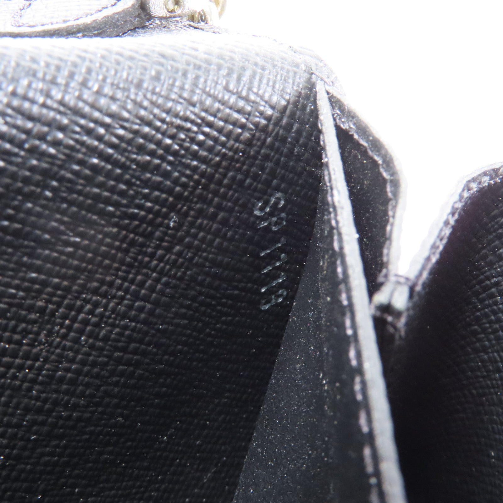 LOUIS VUITTON Epi Portefuille Twist Chain Wallet銀扣鏈帶肩背袋黑色