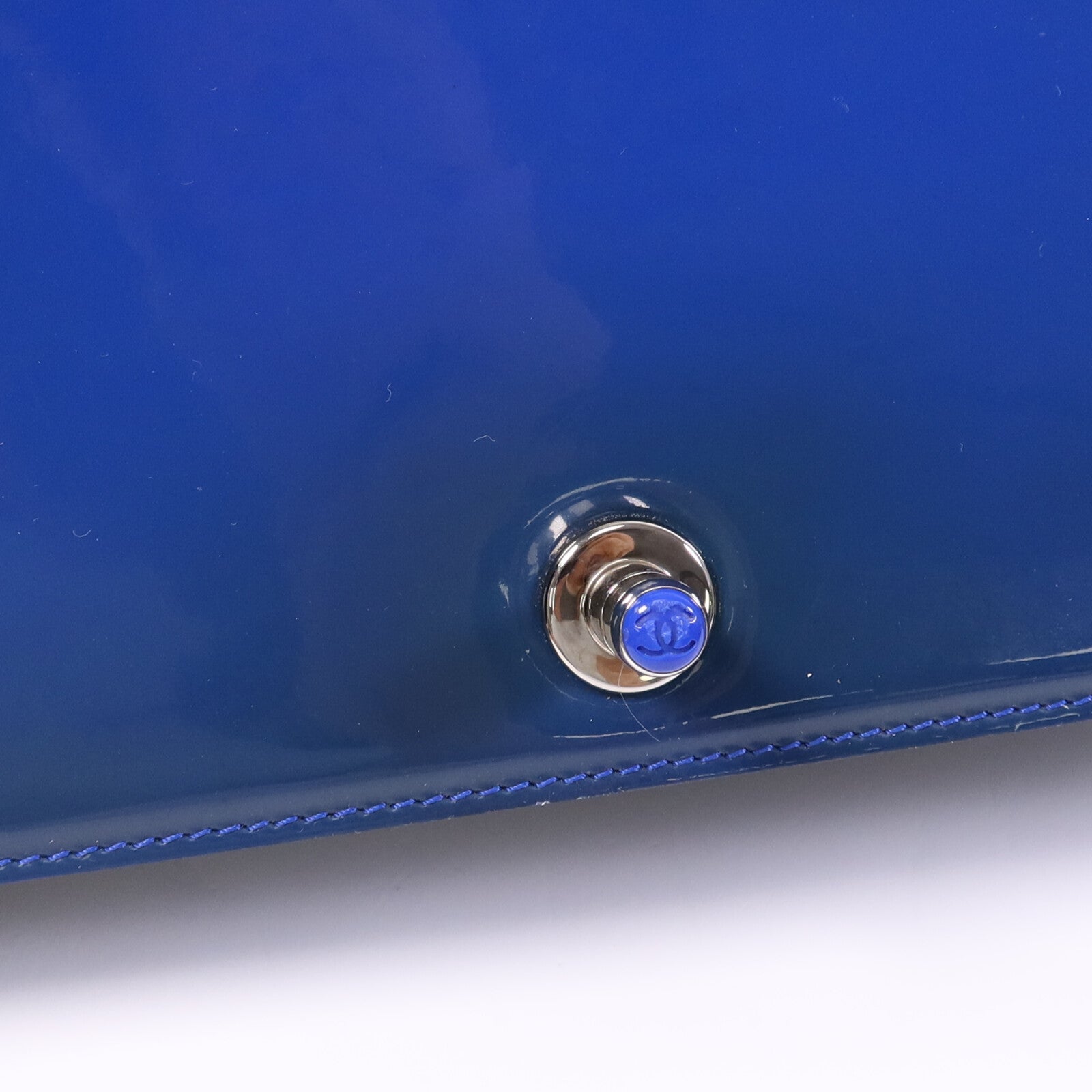 CHANEL 漆皮皮革Boy 28銀扣鏈帶肩背袋